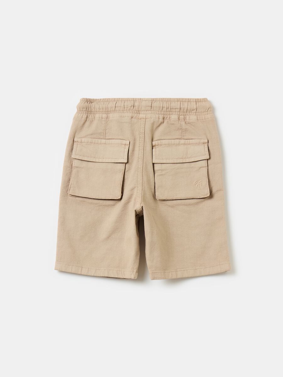 Bermuda shorts with drawstring and pockets_1