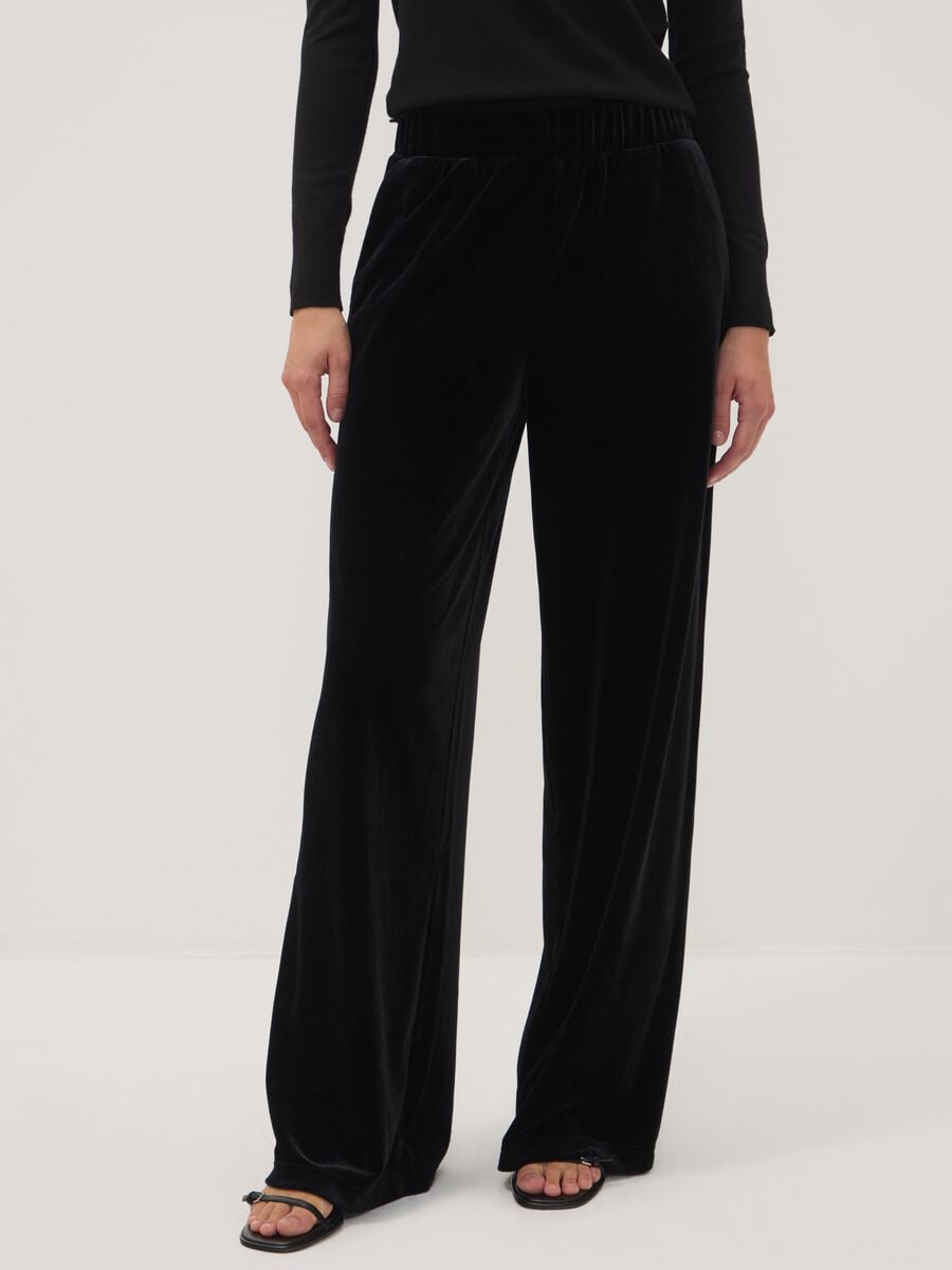 Pantaloni neri wide leg in tessuto velour elasticizzato_1