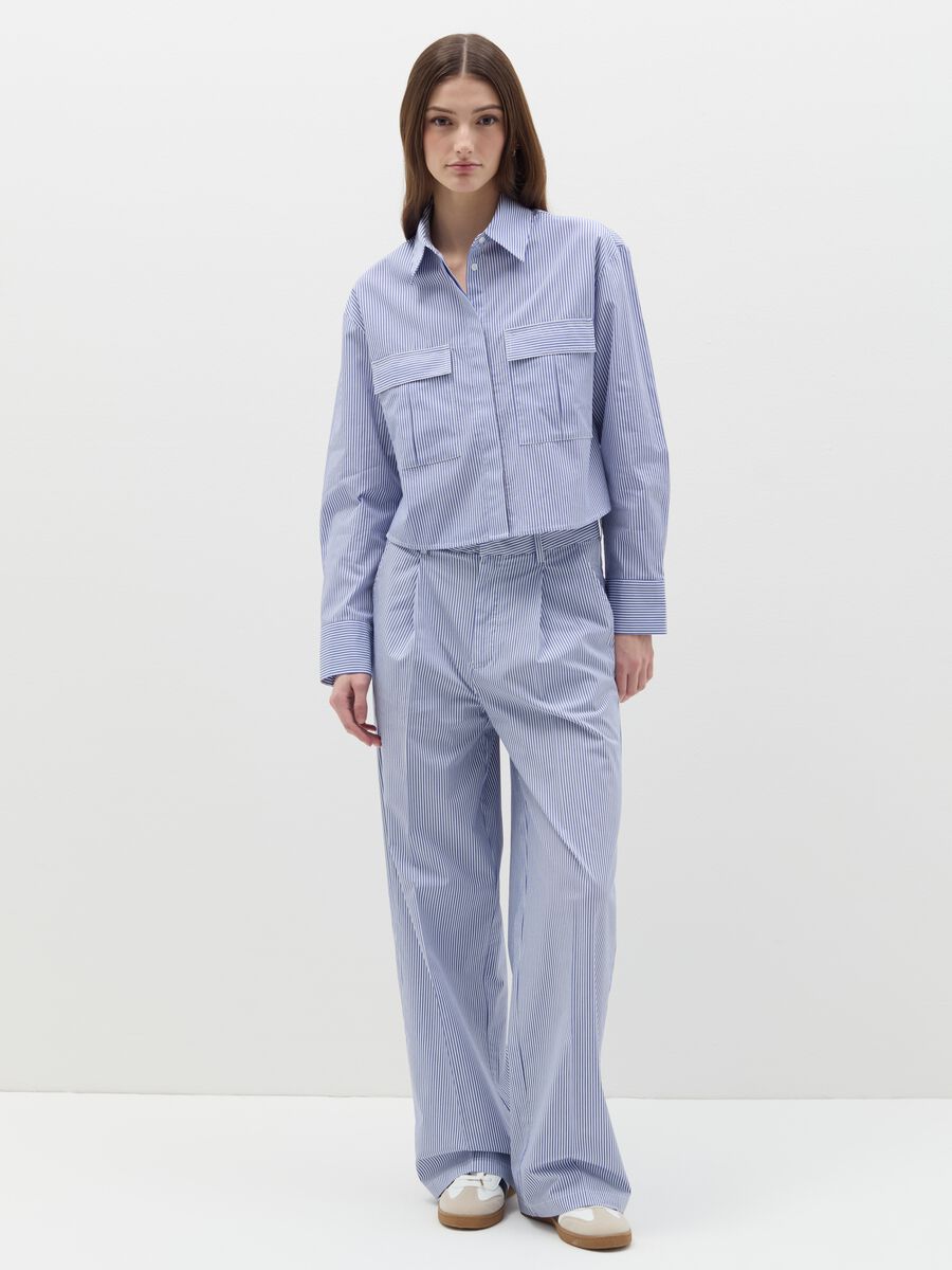 Boxy-fit shirt with thin stripes_1