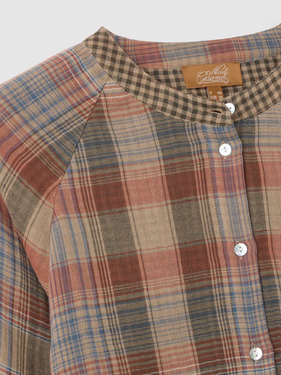 Multicolor Check Maternity Shirt_5