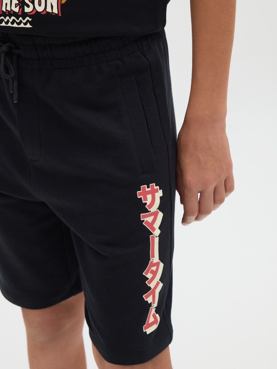 Bermuda da ragazzo in puro cotone nero regular fit con stampa_2