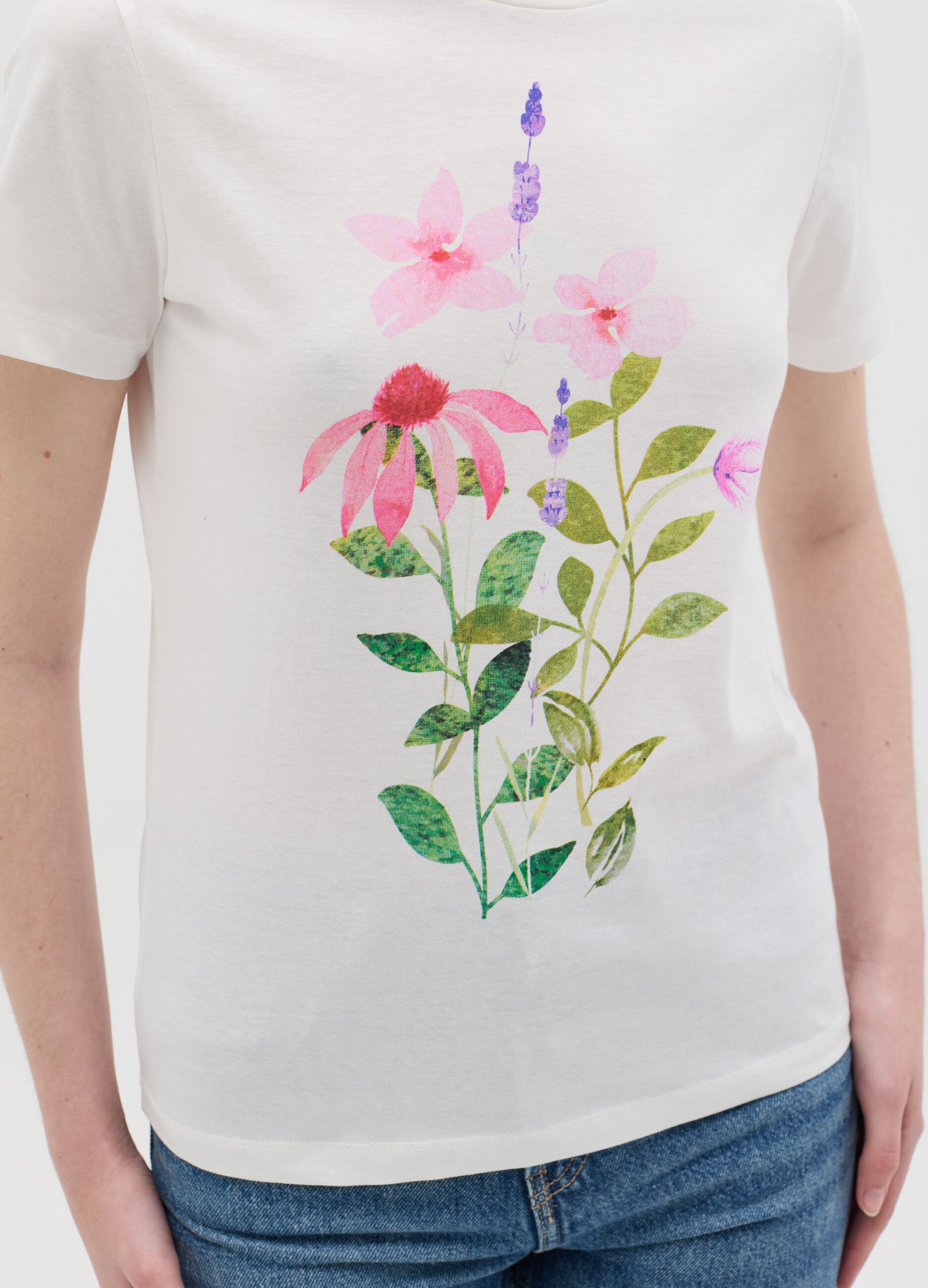 T-shirt bianca in cotone con stampa fiori