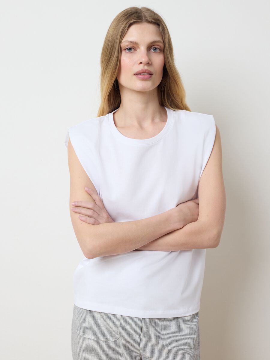 White sleeveless boxy-fit T-shirt with spaghetti straps_3