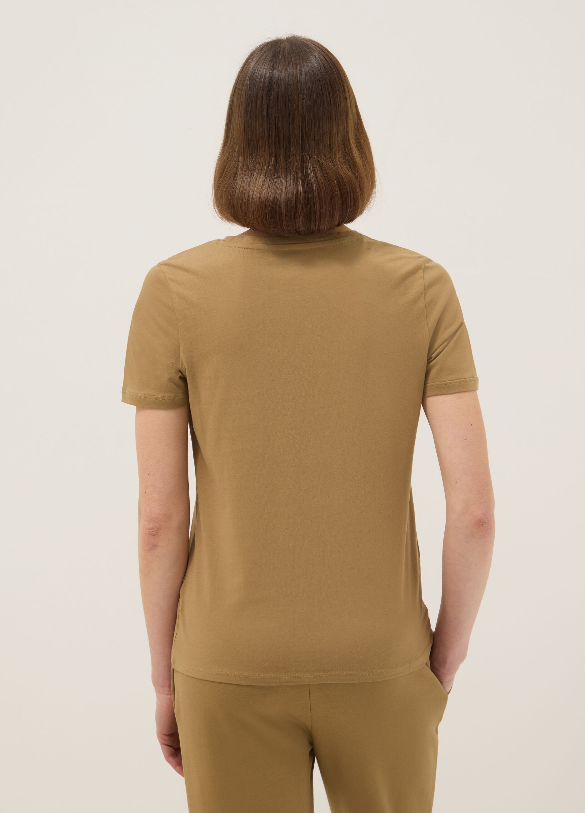 T-shirt in puro cotone marrone regular fit con scollo a V