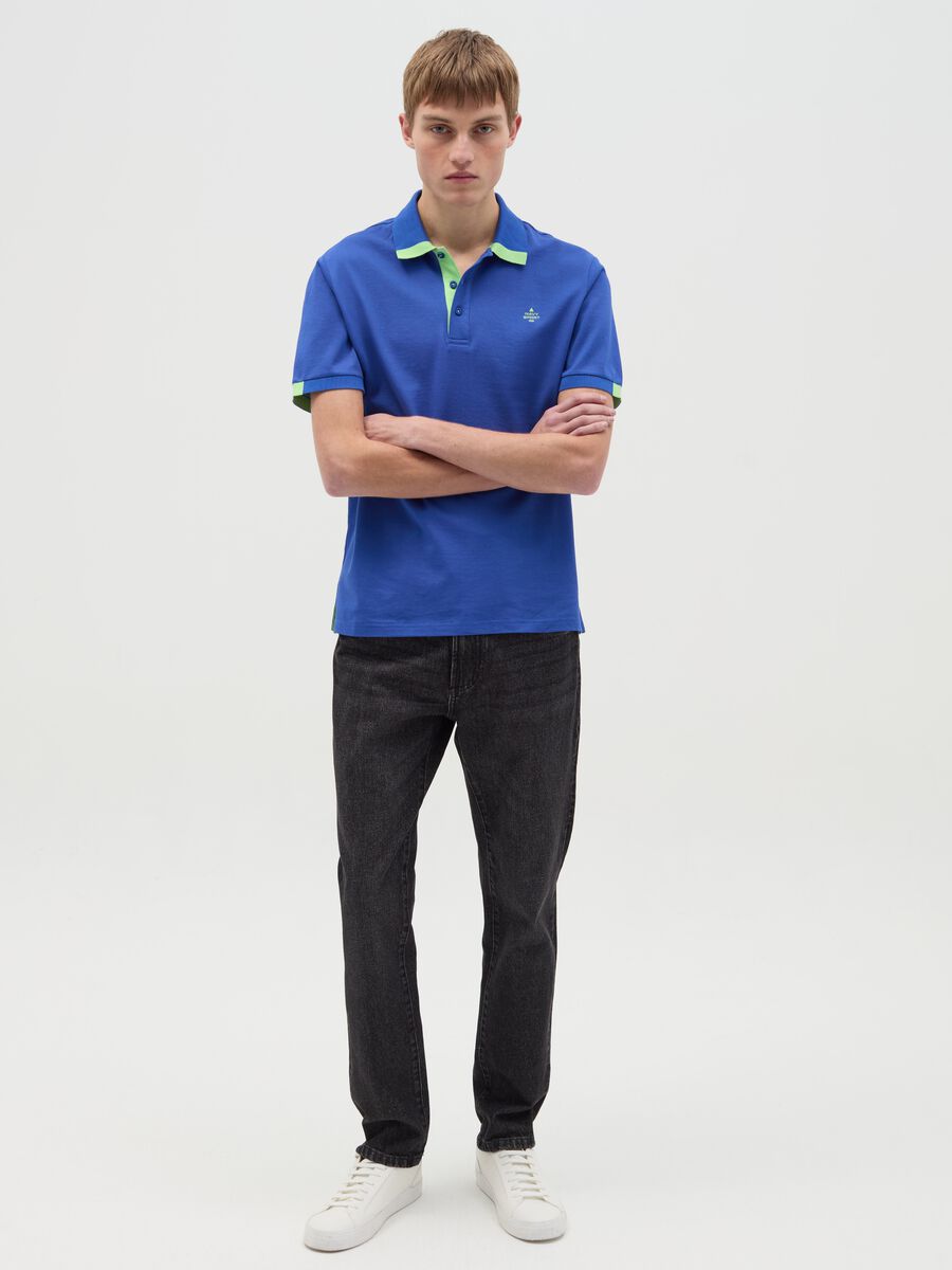 Polo shirt with contrasting detail and logo embroidery_1