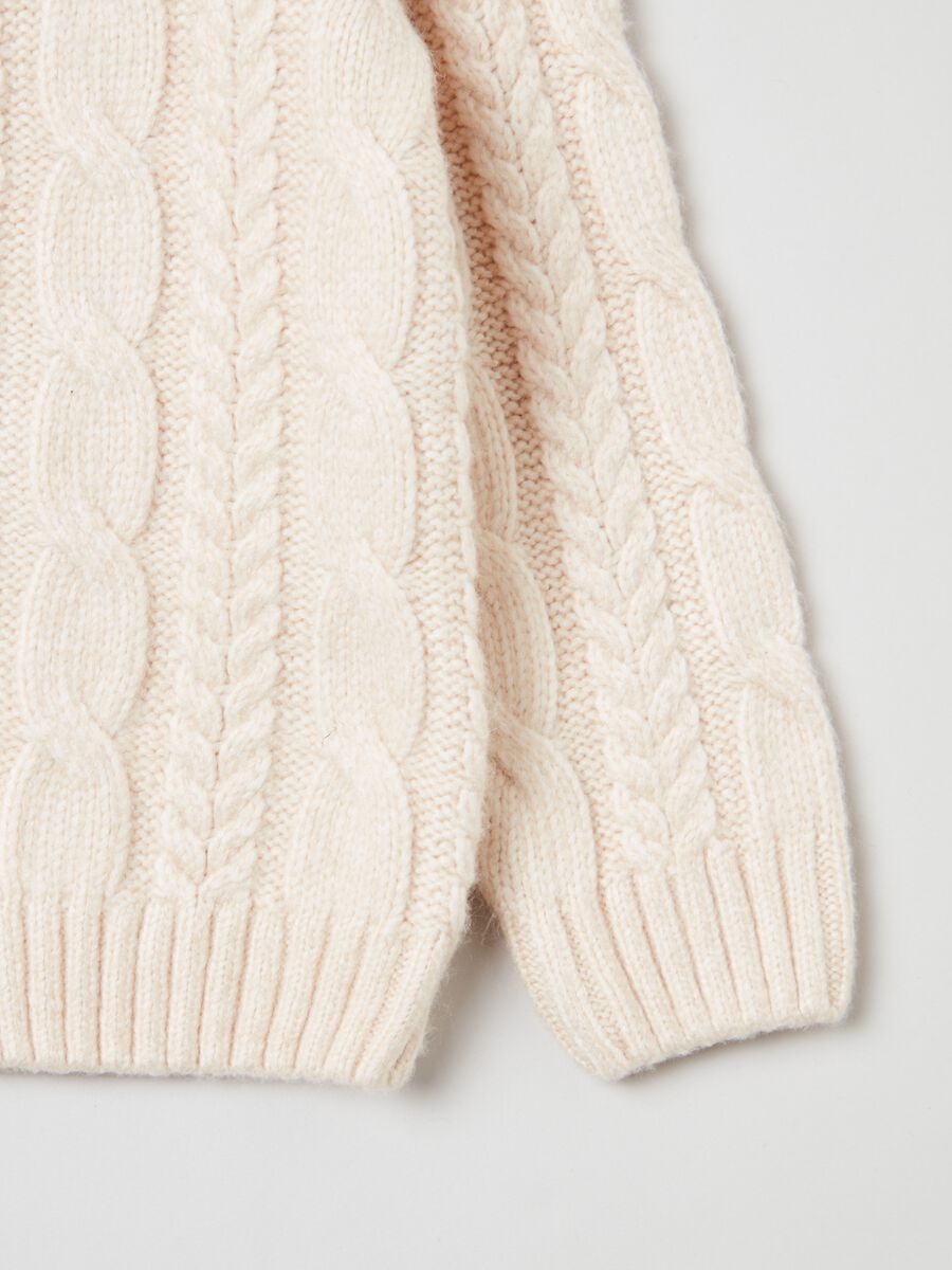 Cardigan con lavorazione a trecce_2