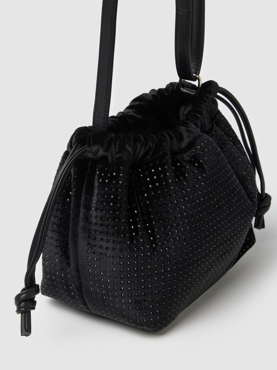 Black bag with shiny texture_2