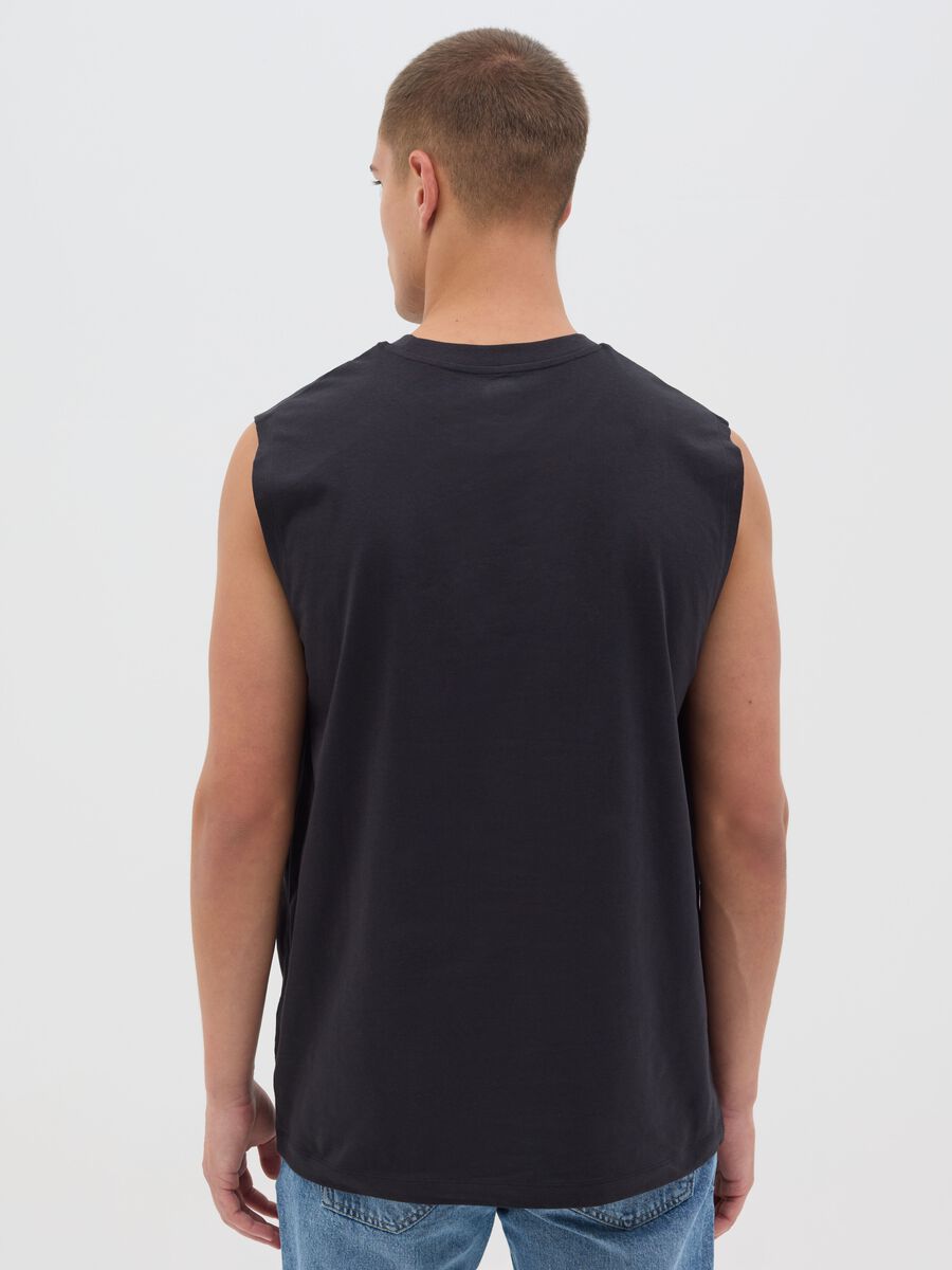 Canotta da uomo in puro cotone nera regular fit con stampa Maui & Sons_2