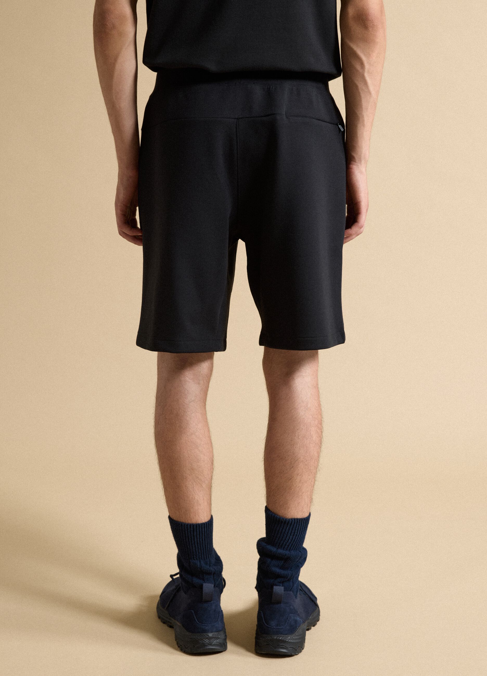 Breathable black 2-way stretch shorts