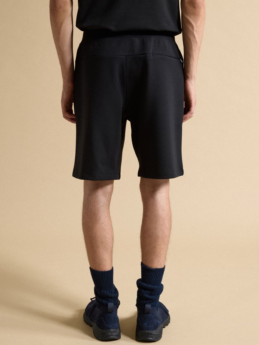 Shorts neri traspiranti in tessuto elasticizzato 2 Way Stretch_2