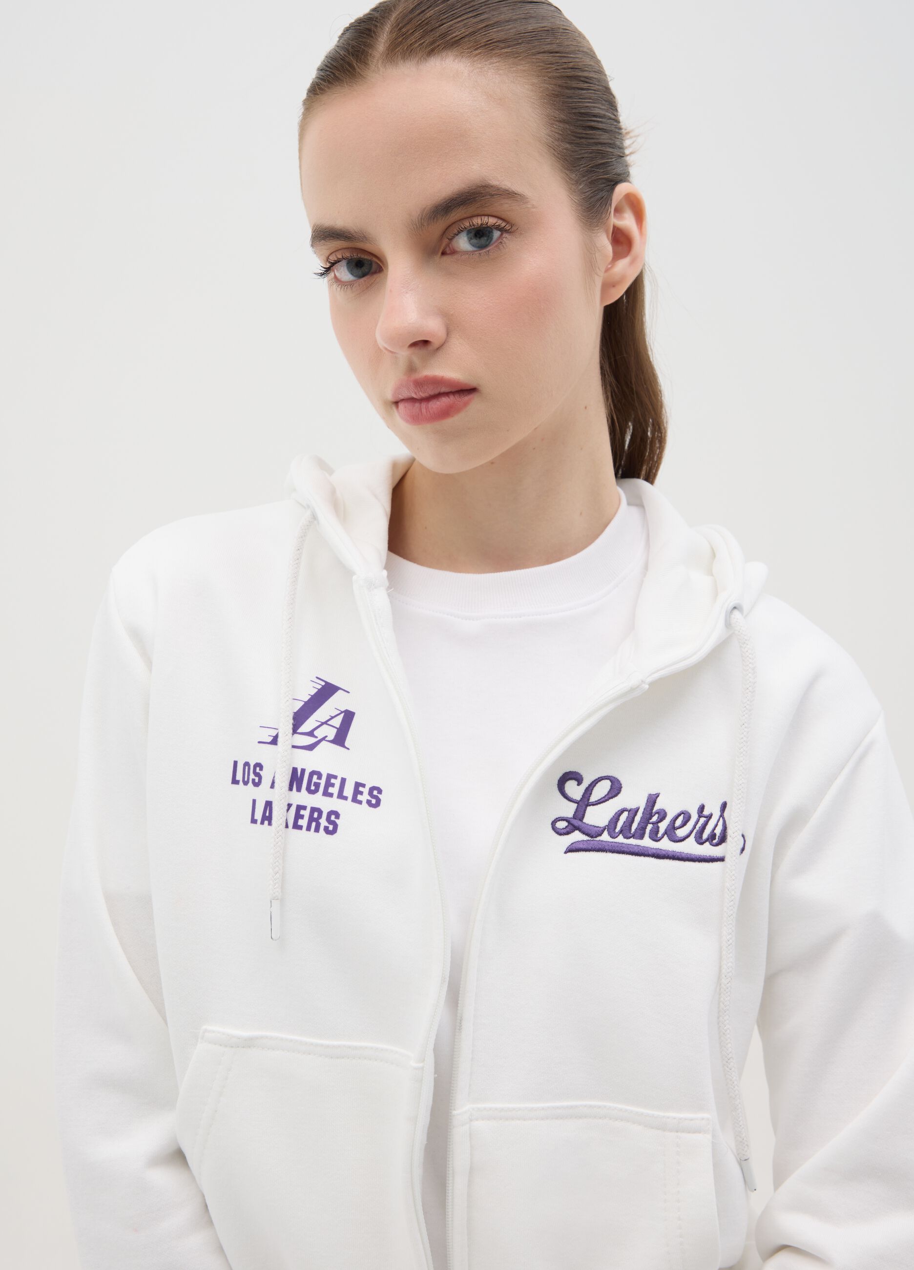 White full-zip sweatshirt with hood and NBA Los Angeles Lakers embroidery