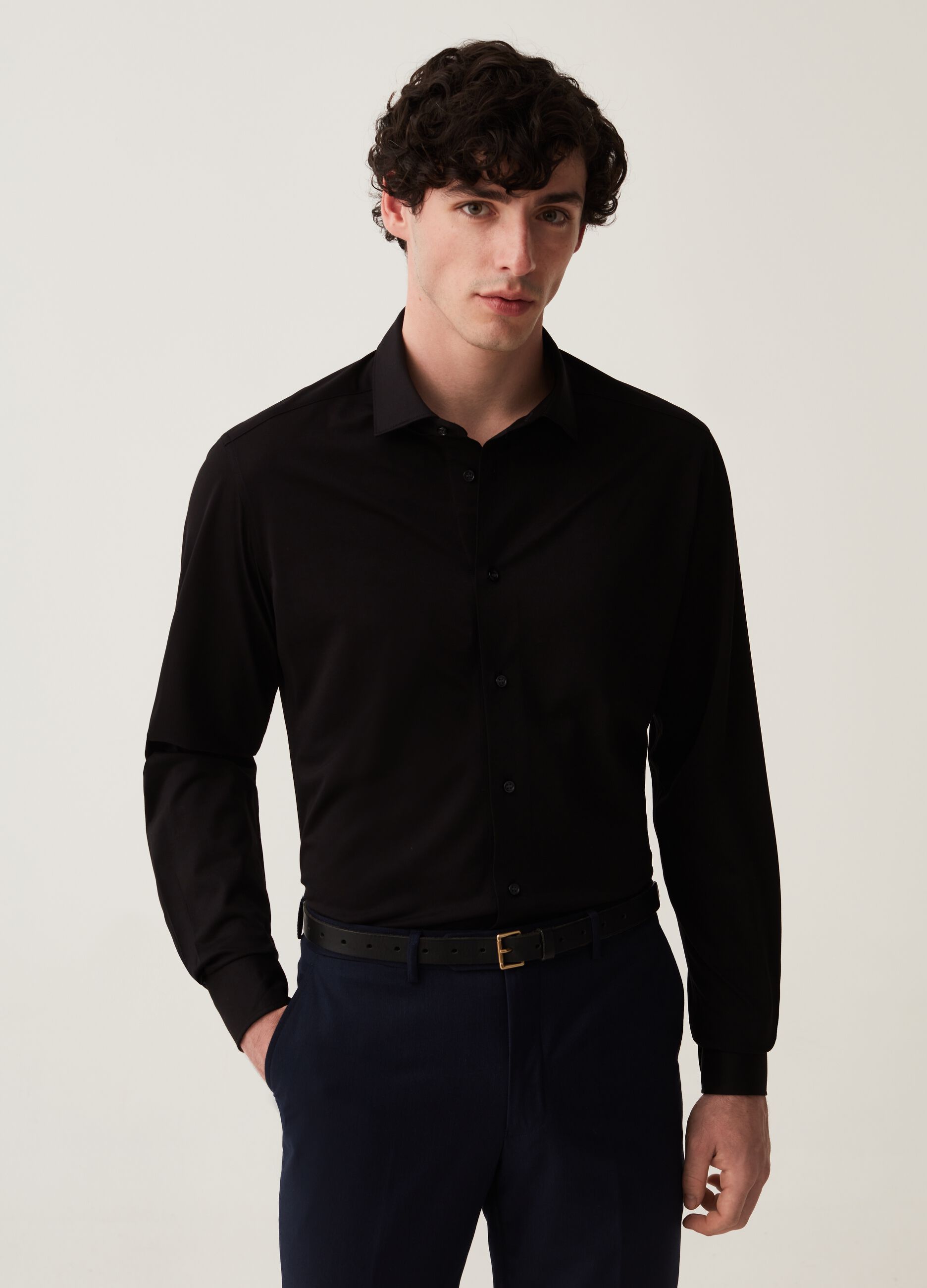 Slim fit travel shirt in solid colour jersey