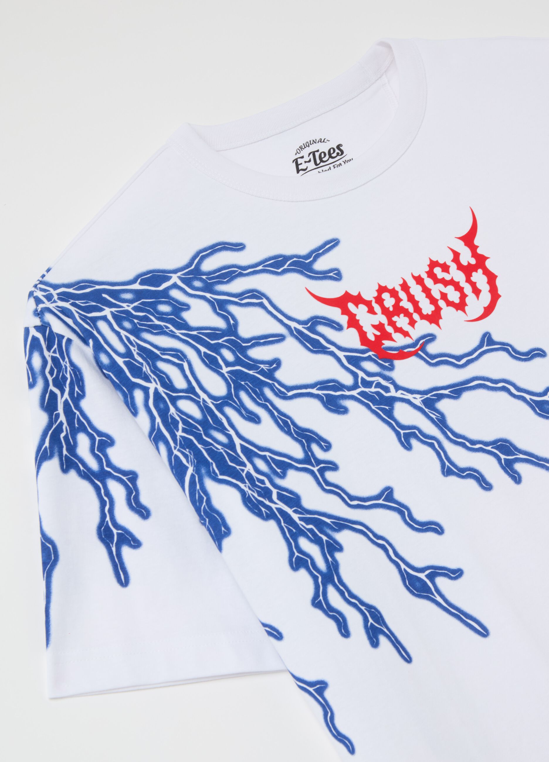 White short-sleeved T-shirt with lightning graphic