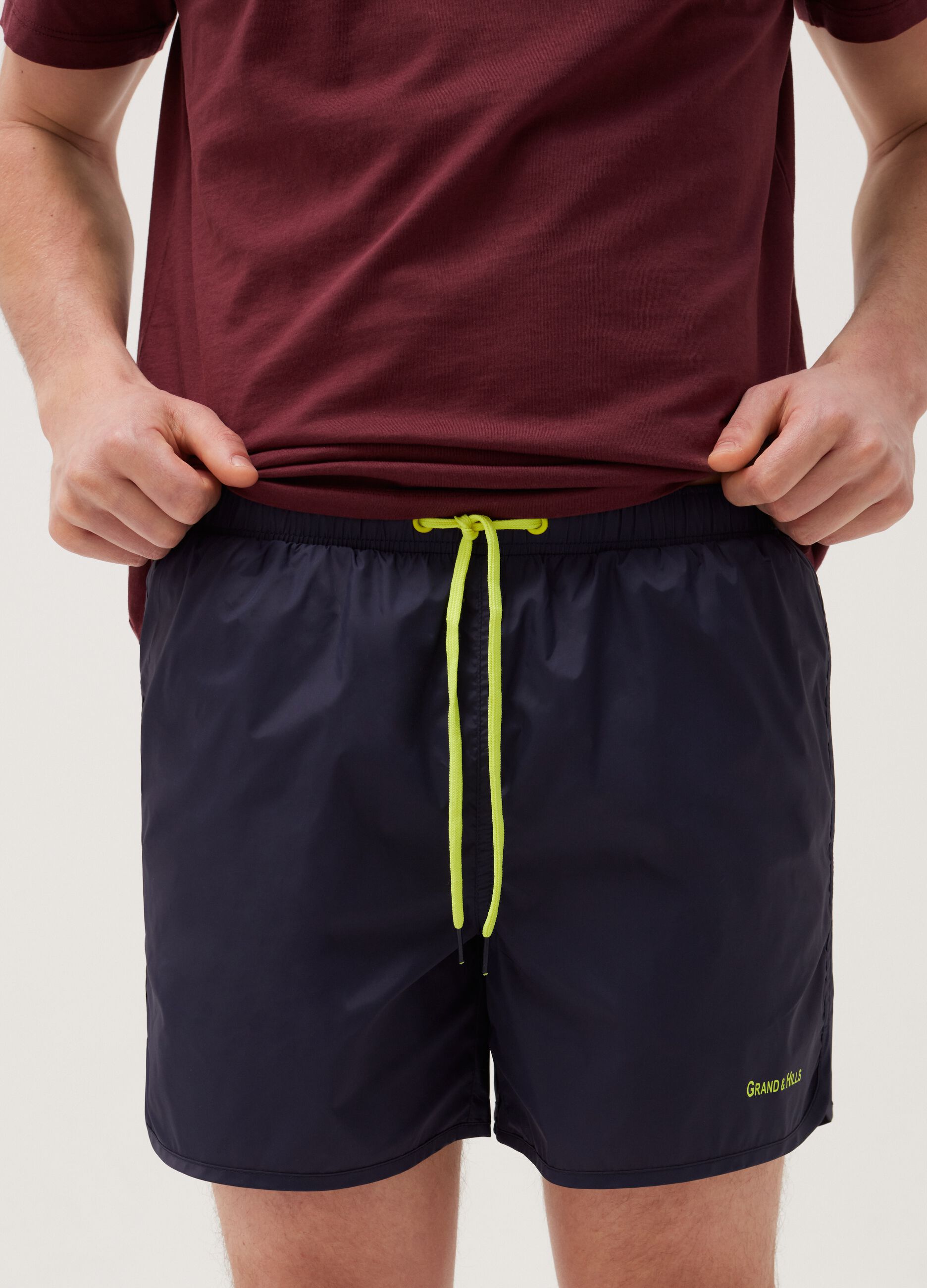 Swimming trunks with drawstring and logo
