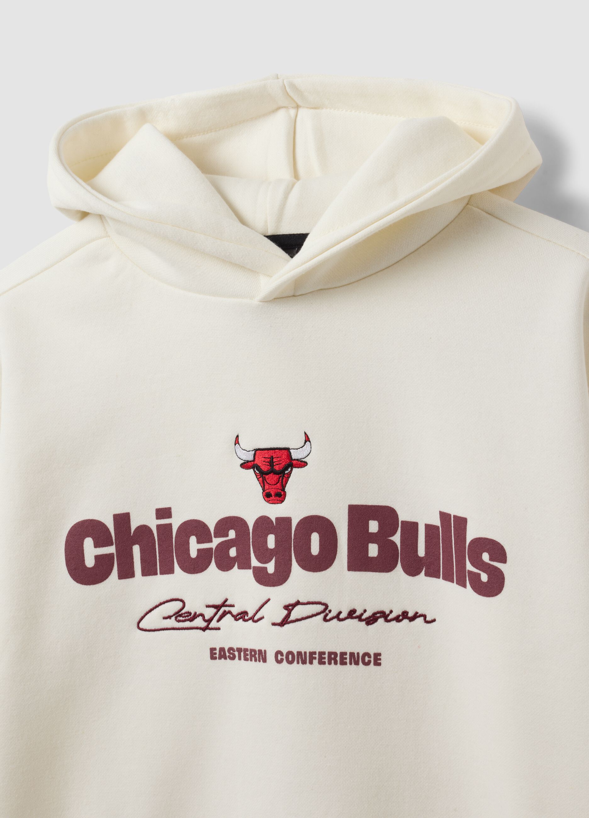 White cotton-blend hoodie with Chicago Bulls logo