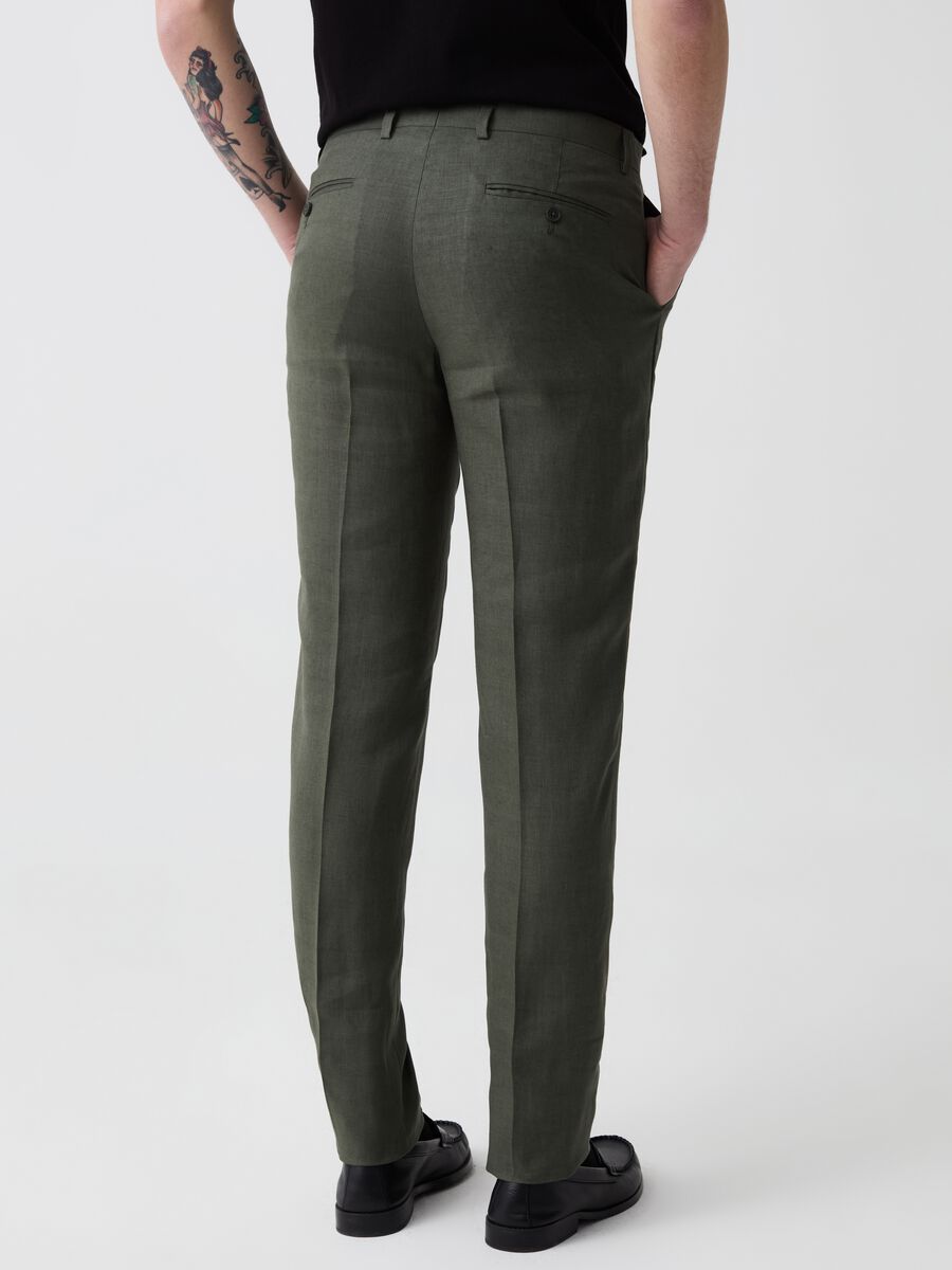 Slim-fit trousers in solid colour linen_2