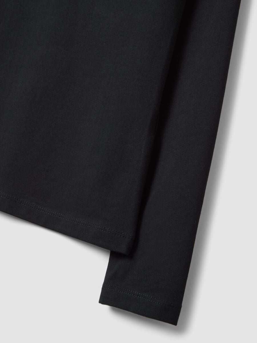 Maglia nera in cotone organico elasticizzato con girocollo_5