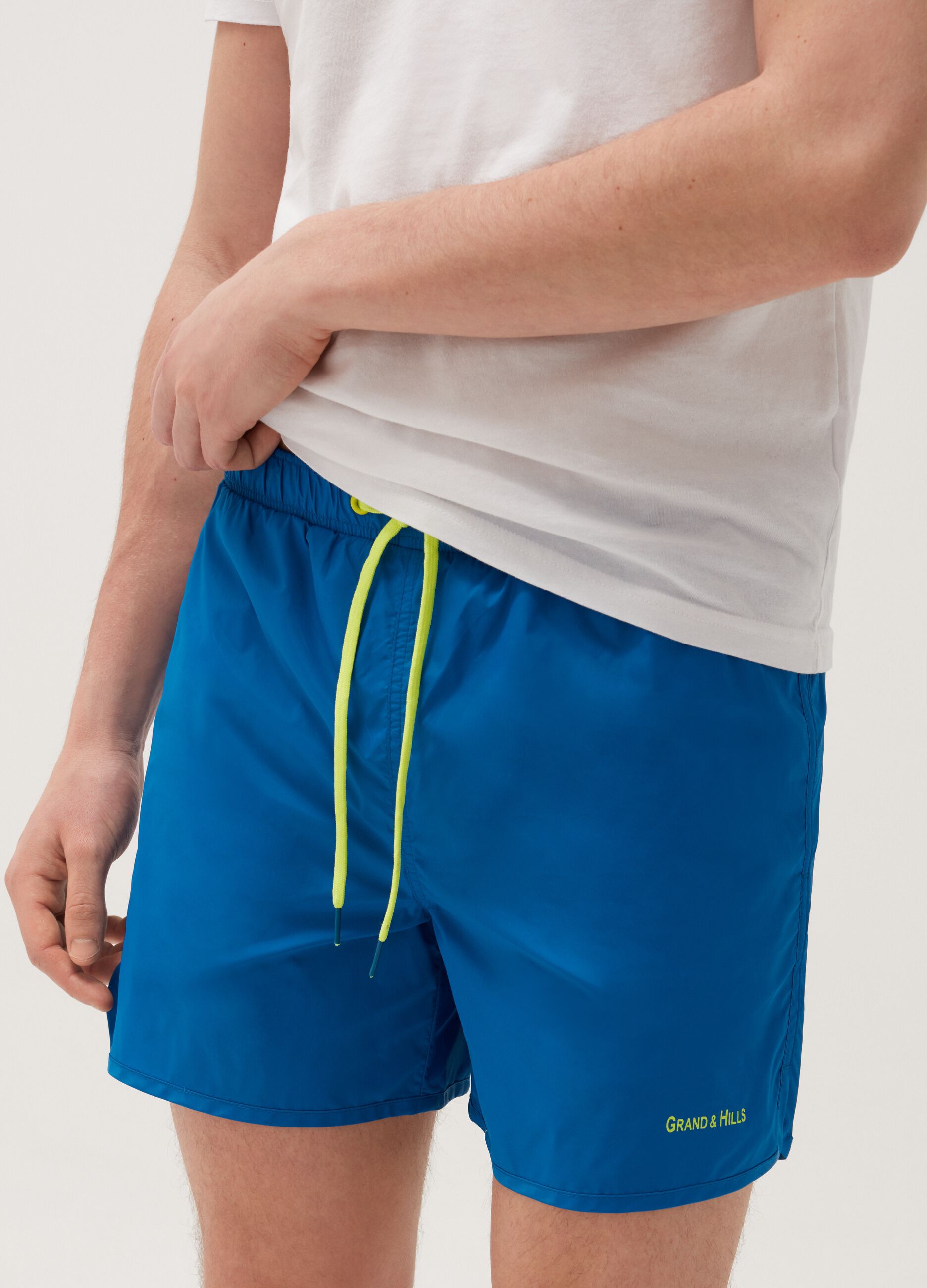 Swimming trunks with drawstring and logo