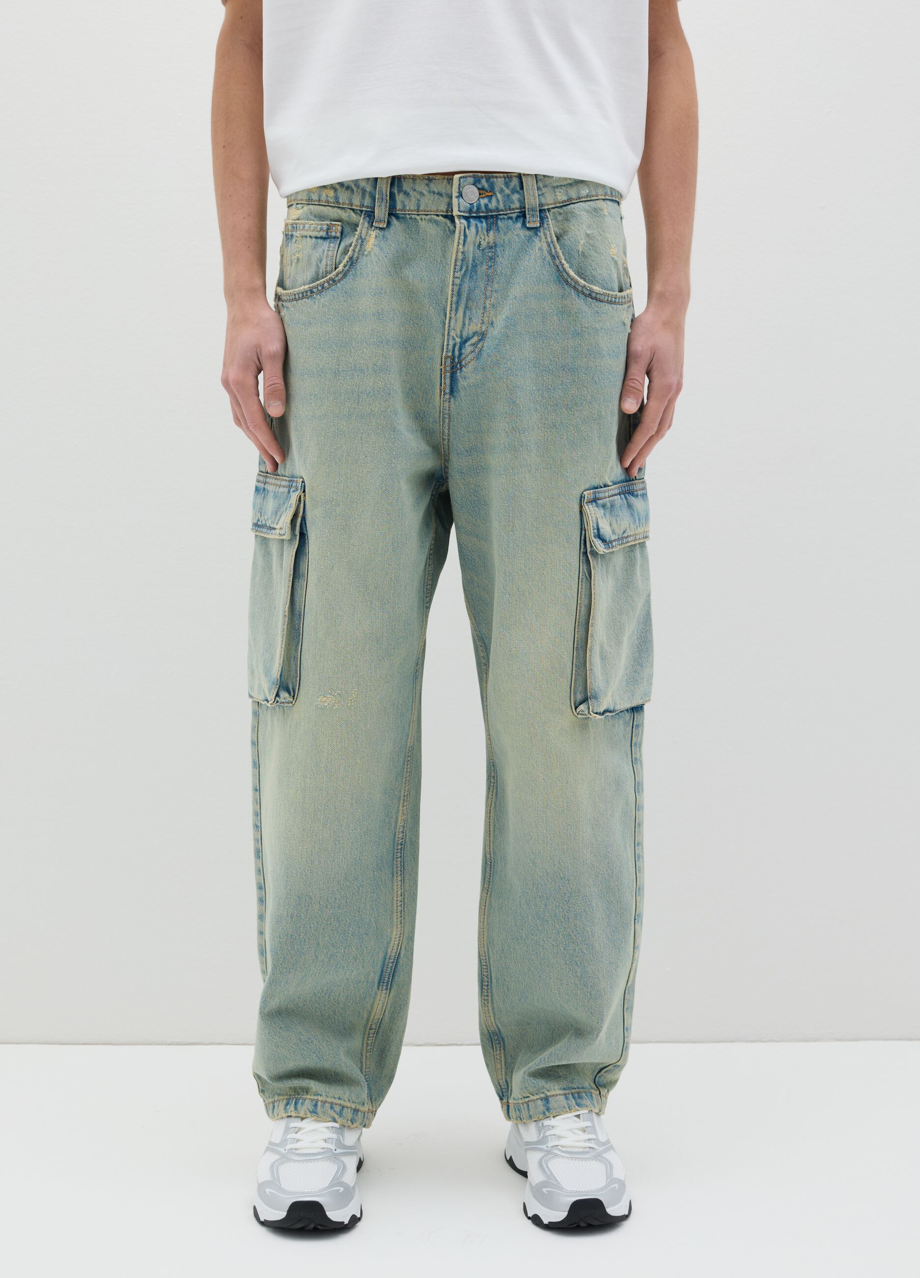 Jeans cargo acid wash con scoloriture