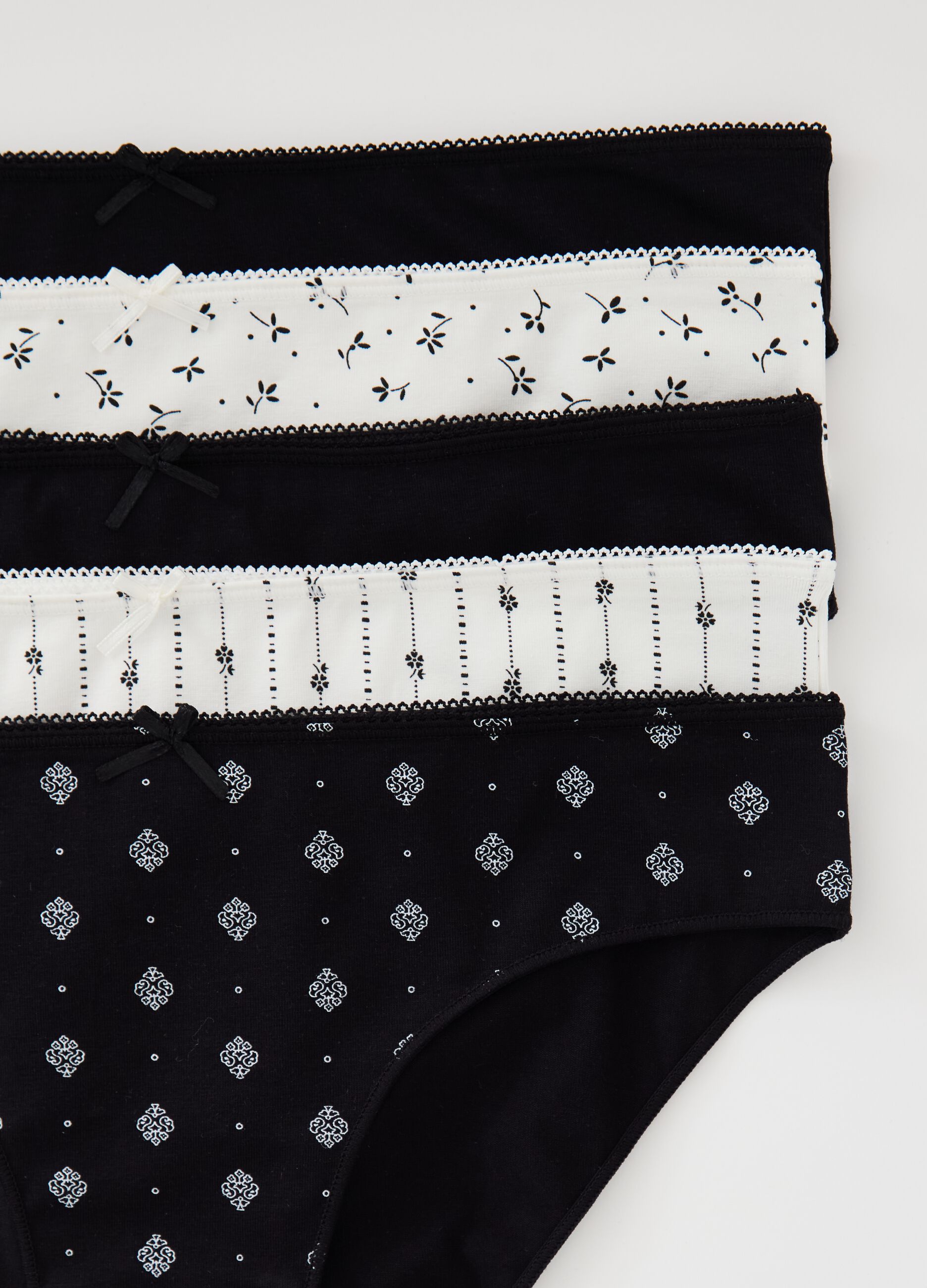 Five-pack briefs with crochet and bow