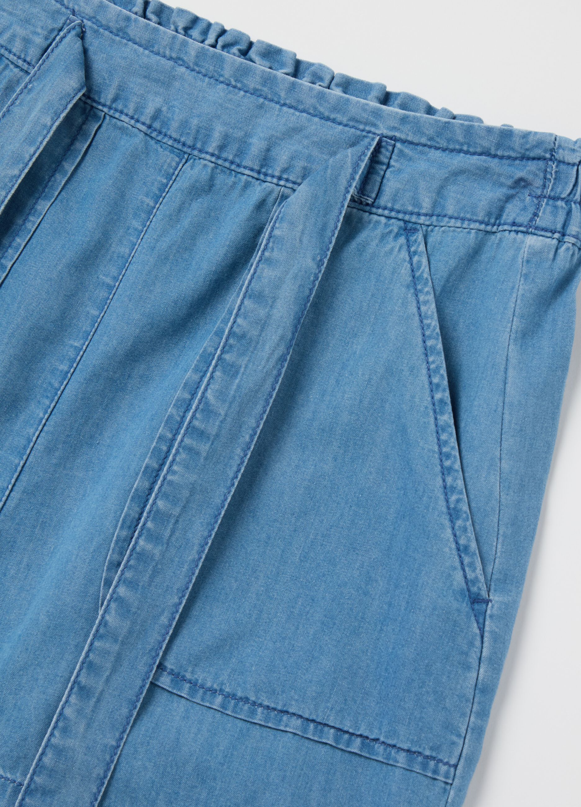 Fluid shorts in denim with bow