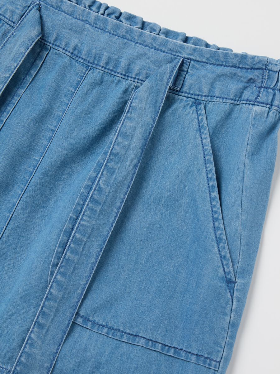 Fluid shorts in denim with bow_5