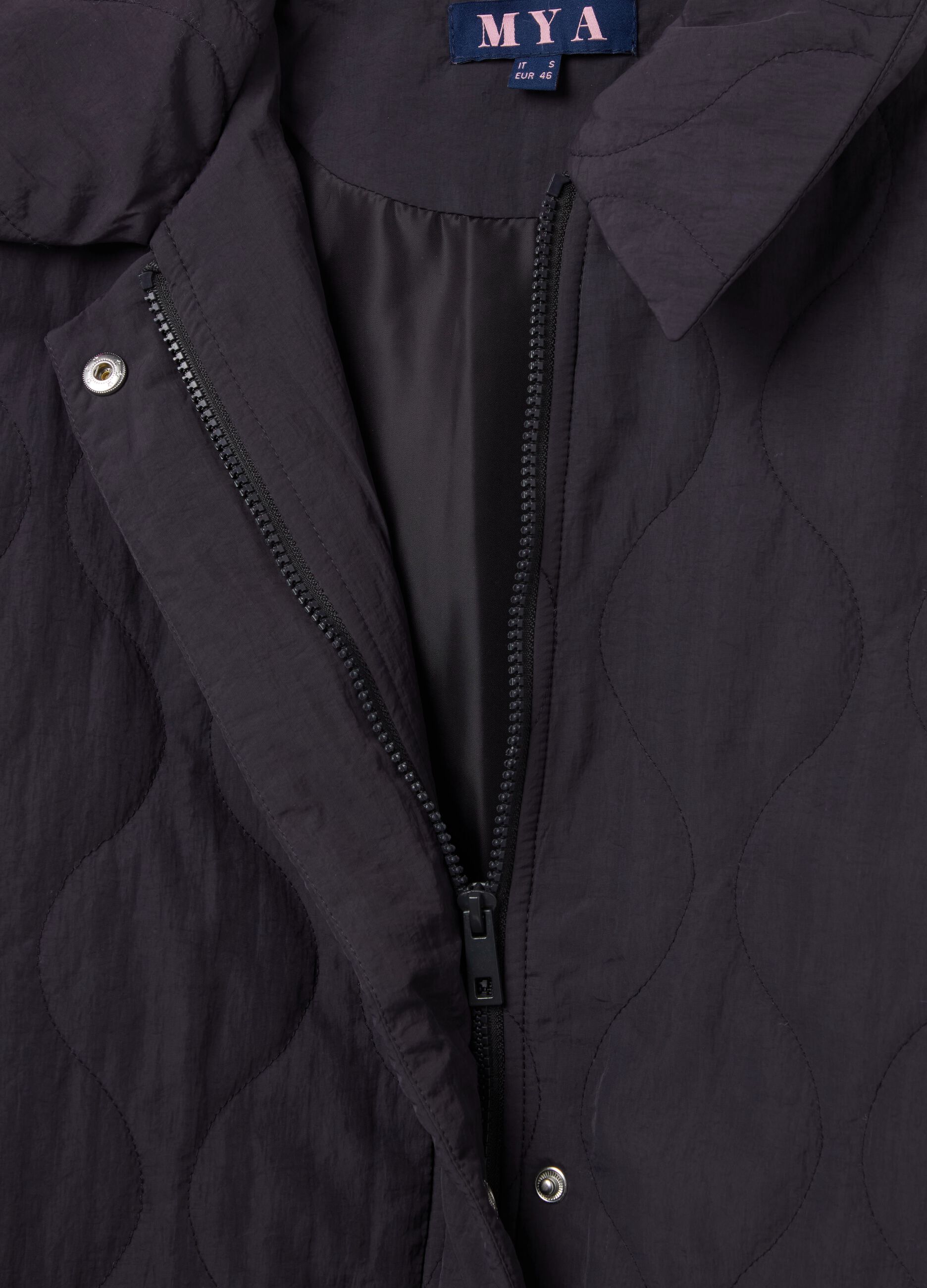Curvy short quilted jacket with collar