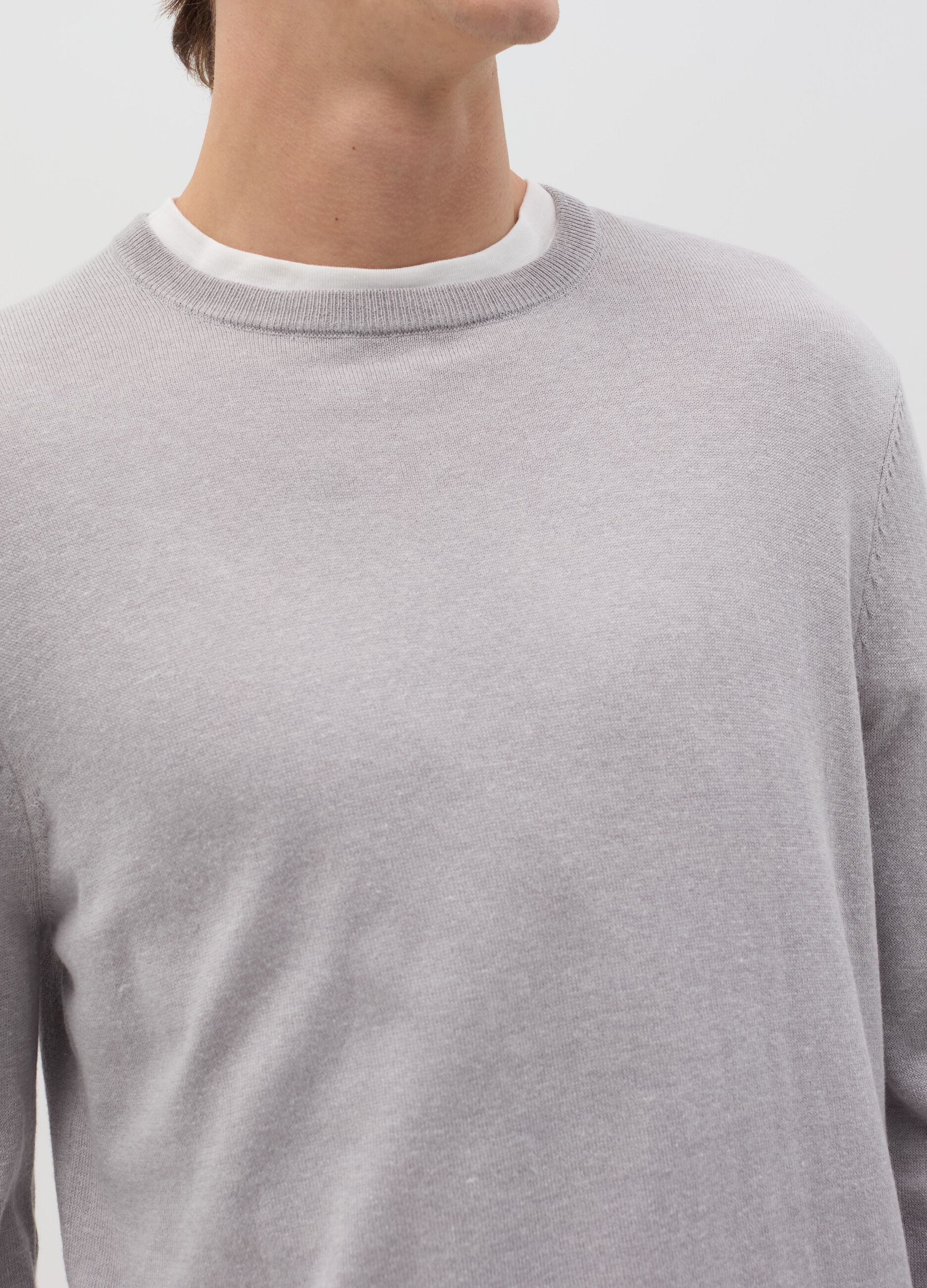 Round neck pullover