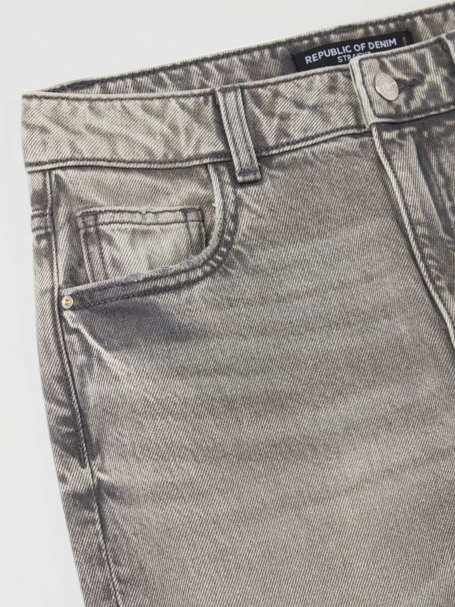 Straight-fit jeans with five pockets_5