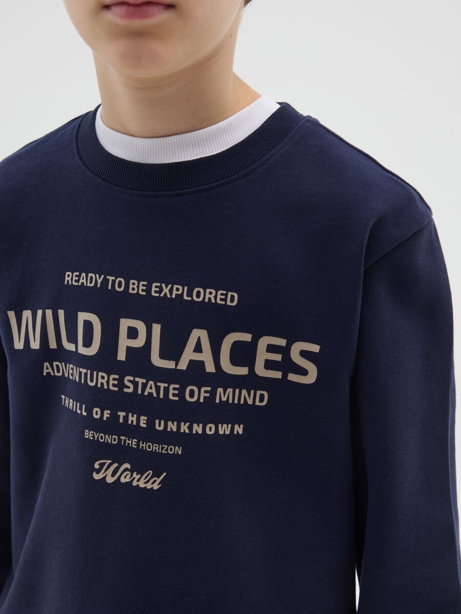 Felpa da ragazzo in puro cotone blu regular fit con scollo rotondo_2