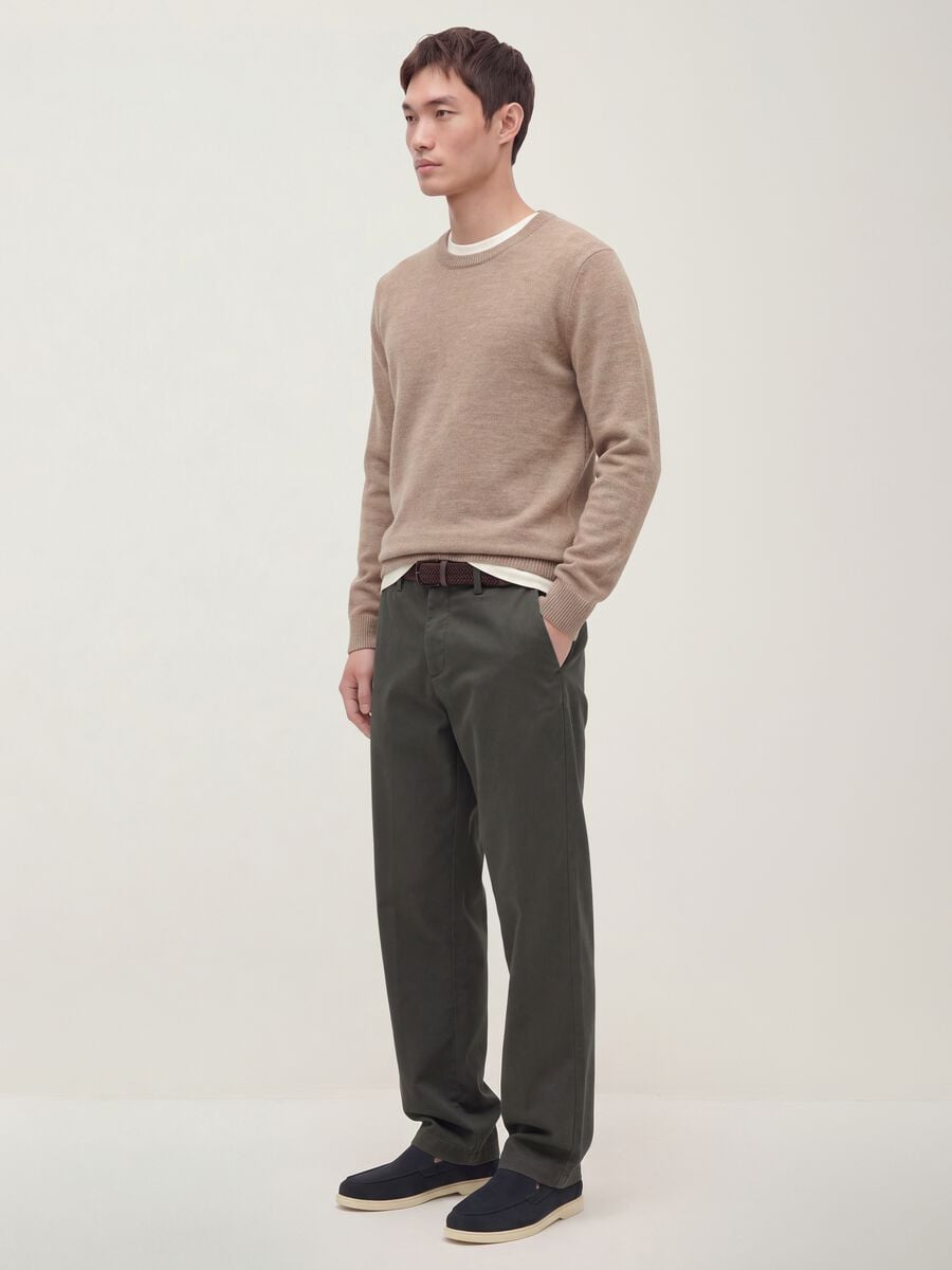 Pantaloni chino verdi in puro cotone regular fit_4