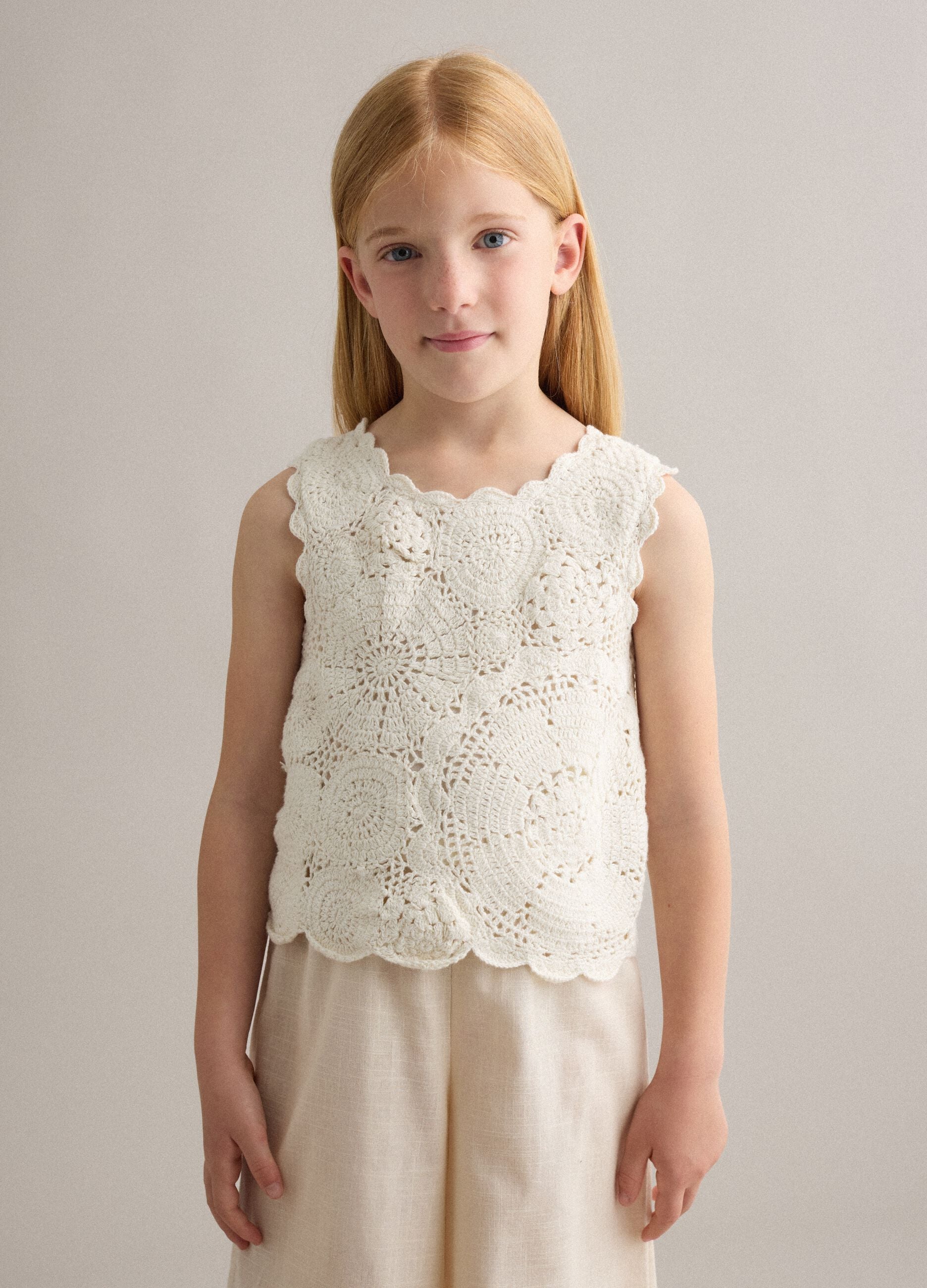 Girls&rsquo; white pure cotton tank top with floral open-knit pattern