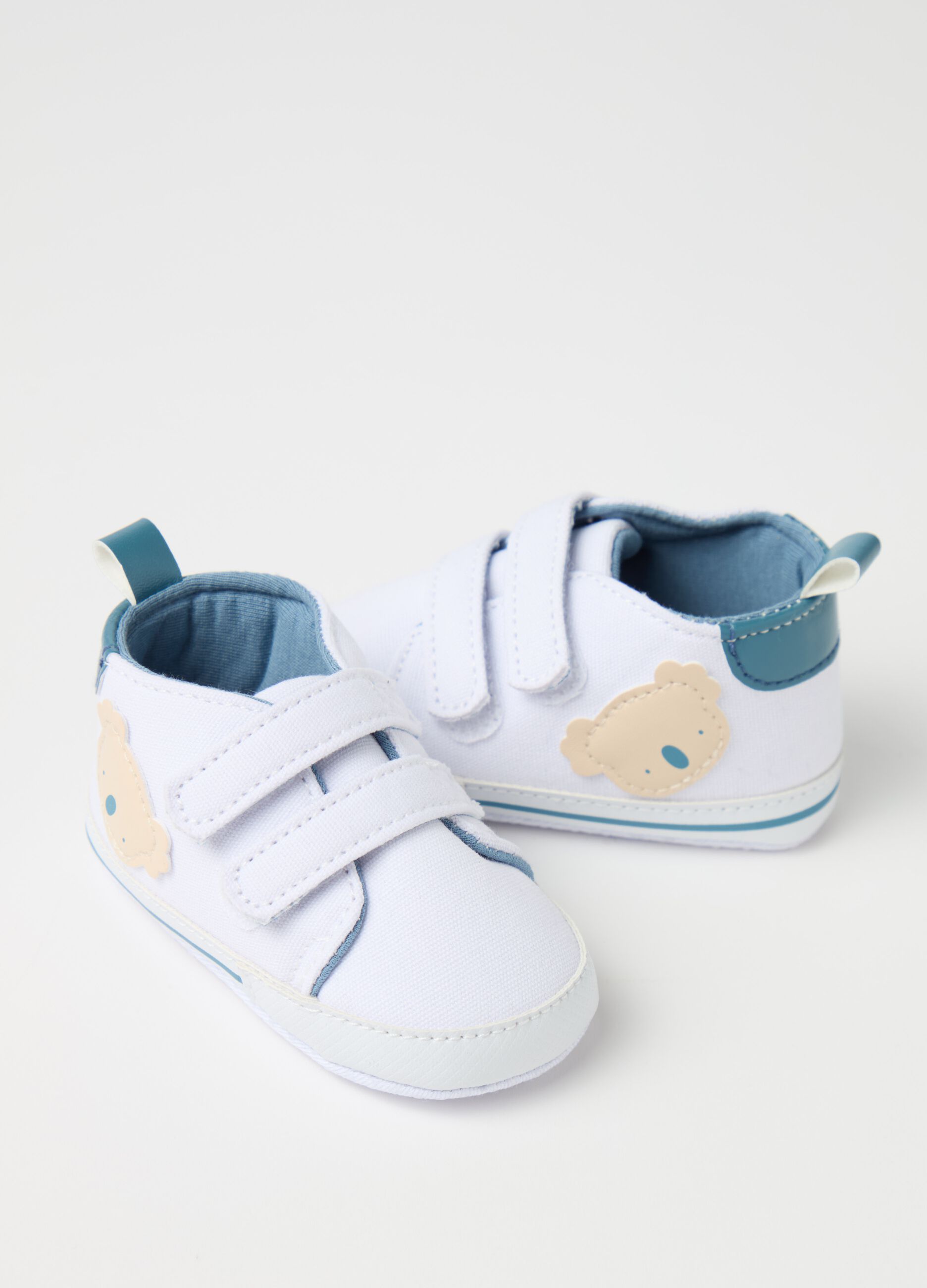 Scarpine in cotone con patch panda 