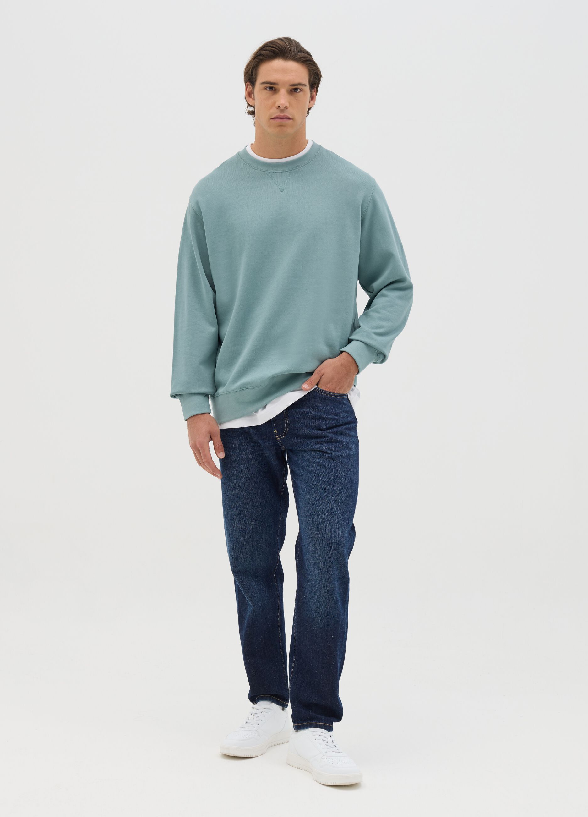 Oversized sweatshirt with round neck