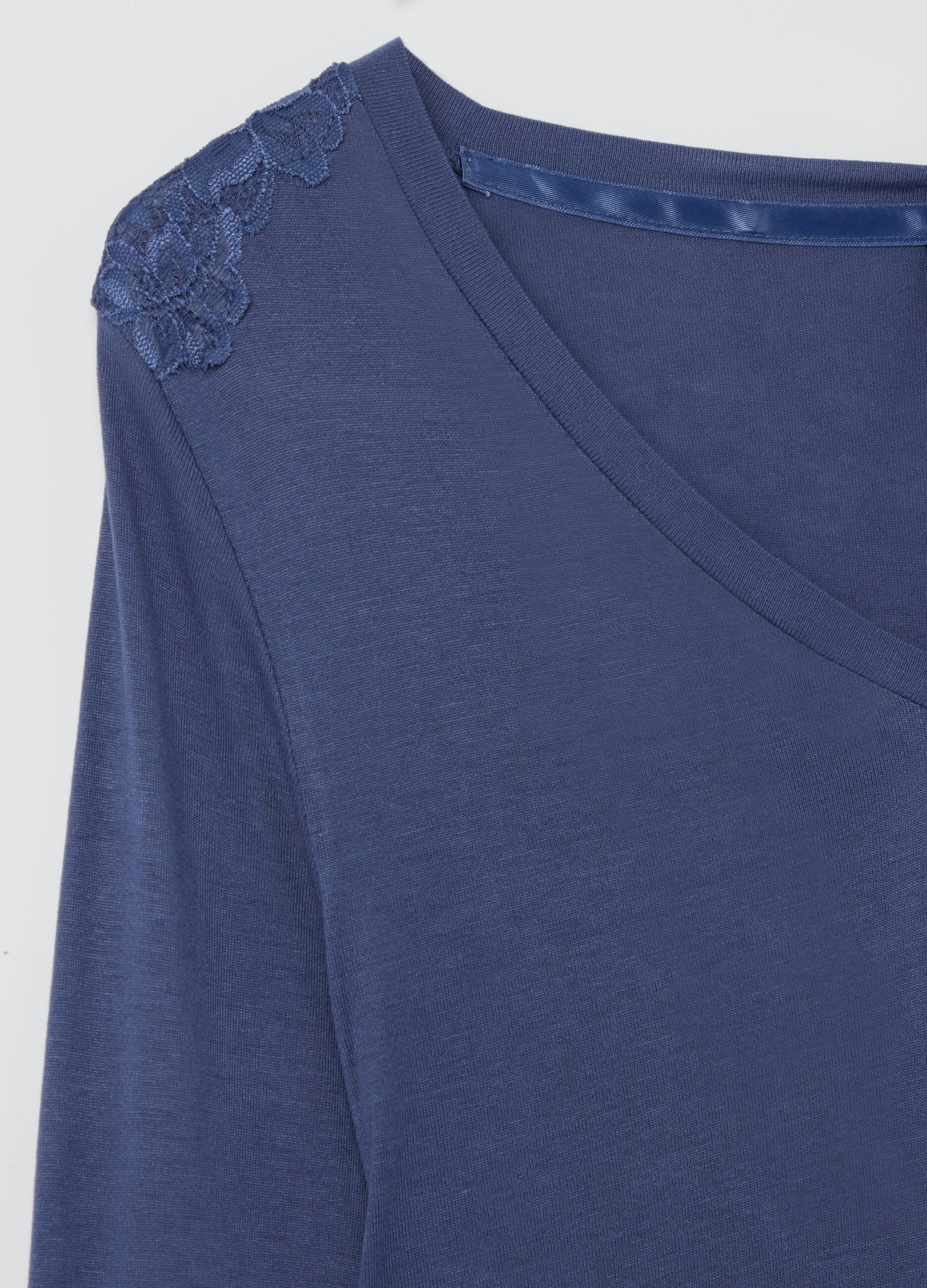 Nightdress with lace insert