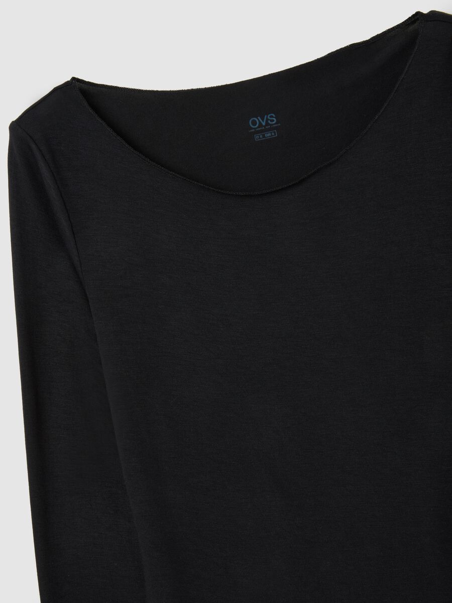 Maglia nera elasticizzata con maniche lunghe_1