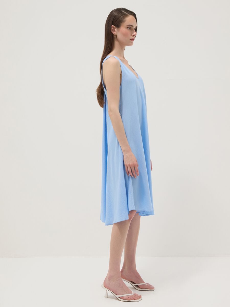 Abito midi azzurro in misto lino e viscosa con scollo a V regular fit_1