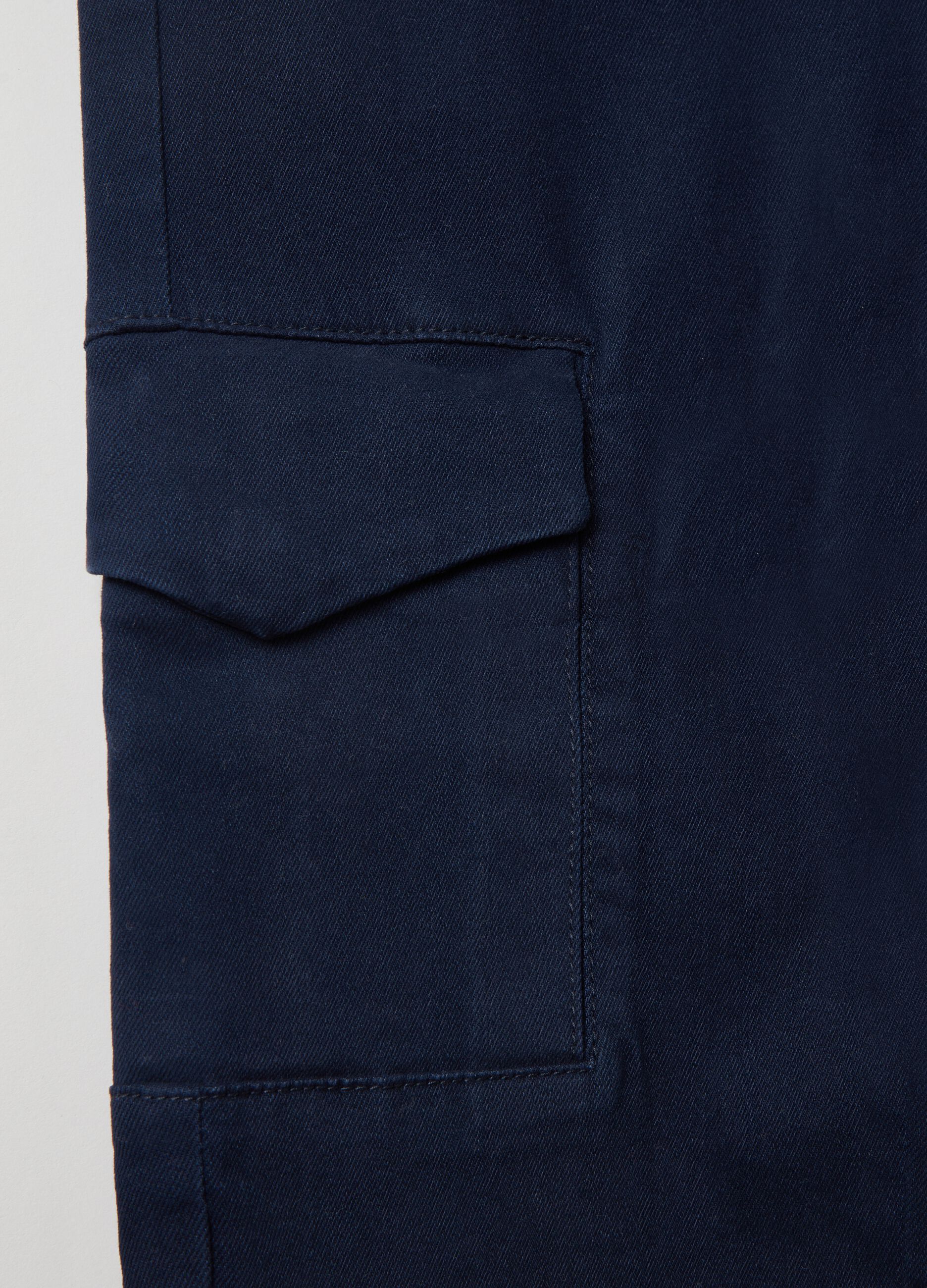 Pantaloni cargo con coulisse_2