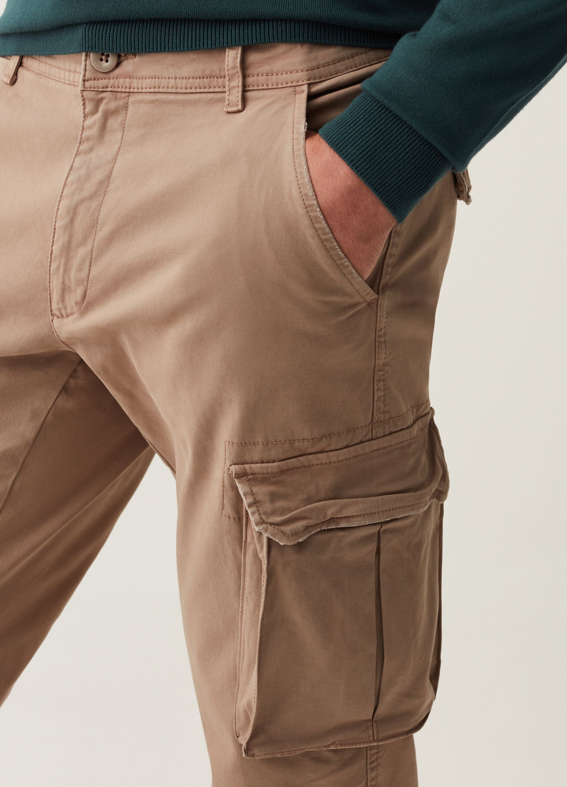 Pantalone cargo in twill stretch_3