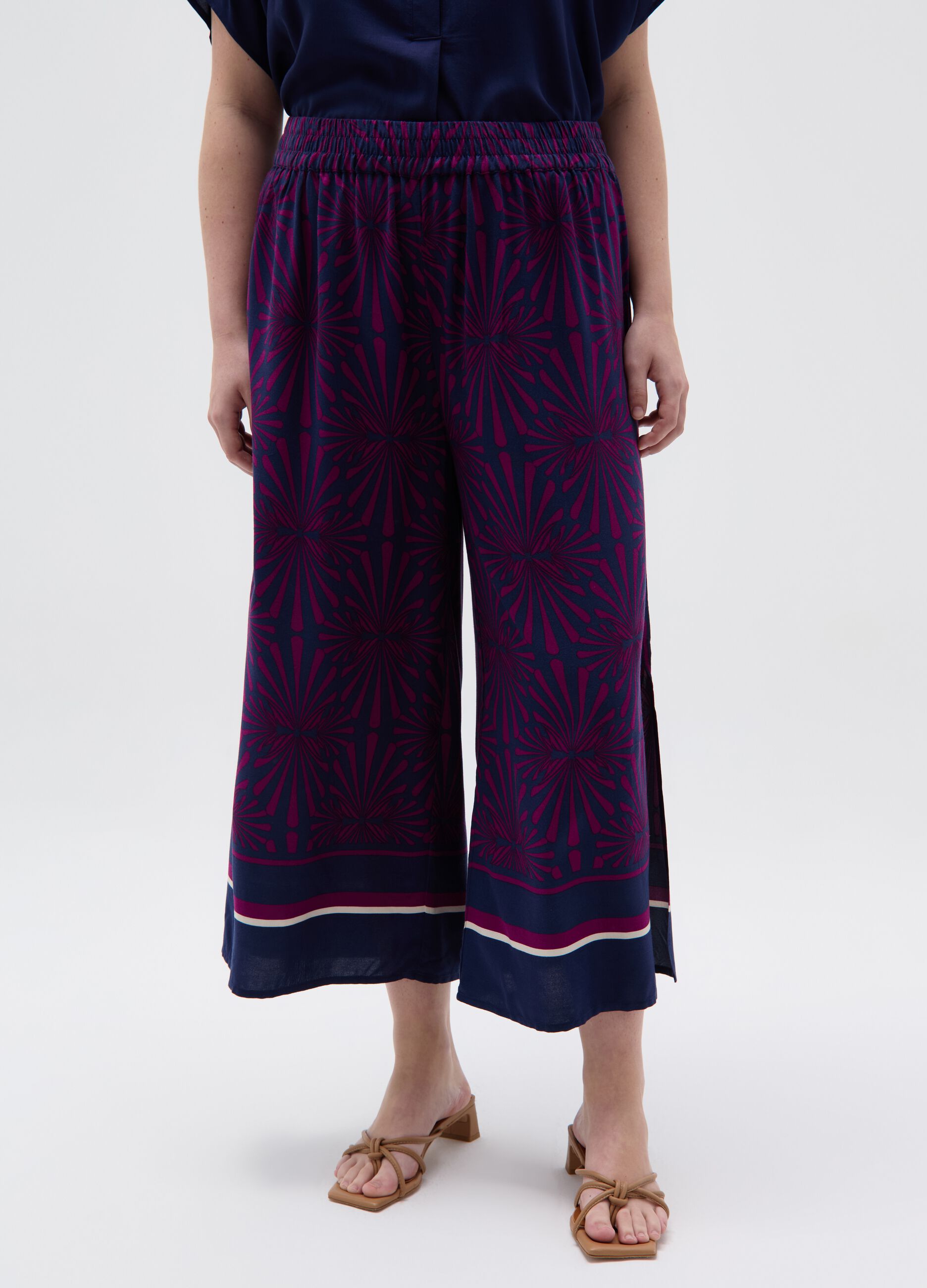 Curvy wide-leg crop trousers with print