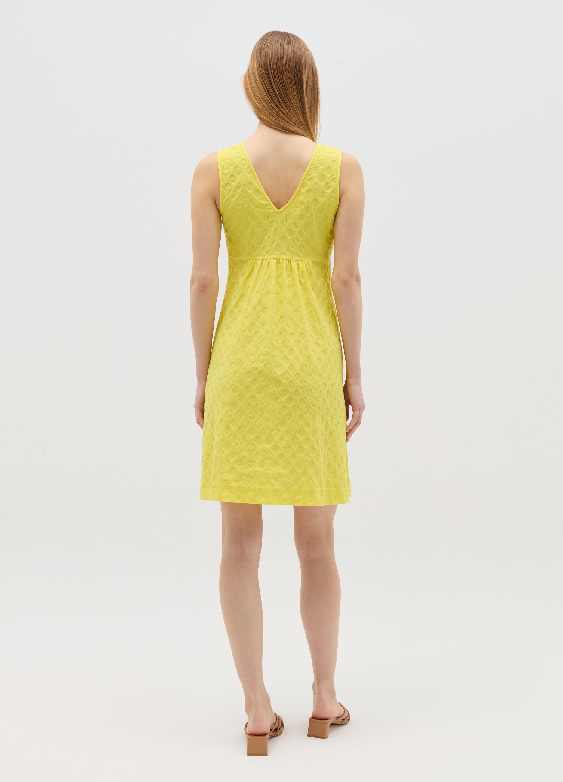 Short maternity dress with circles motif