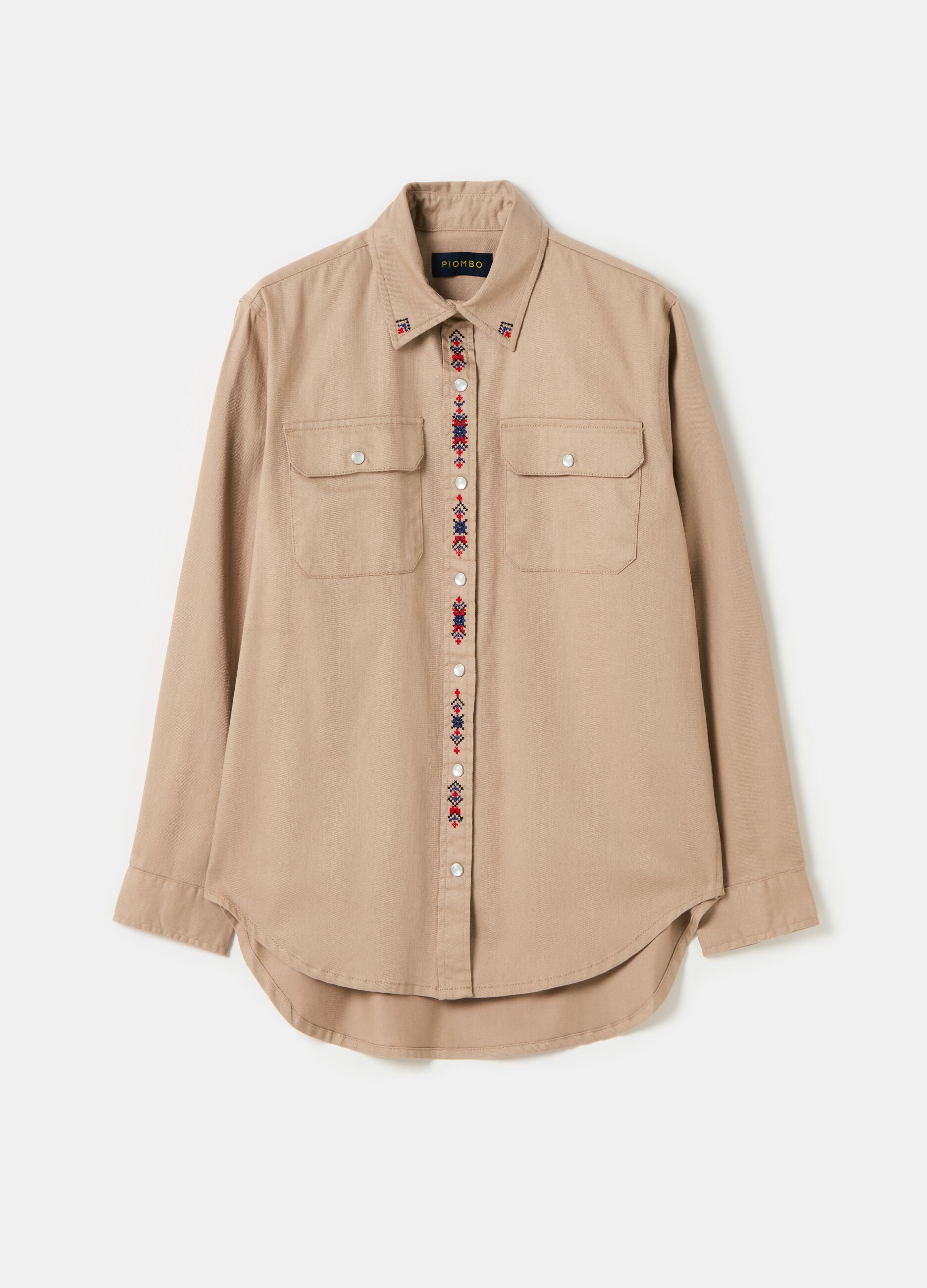 Camicia con dettagli ricamati