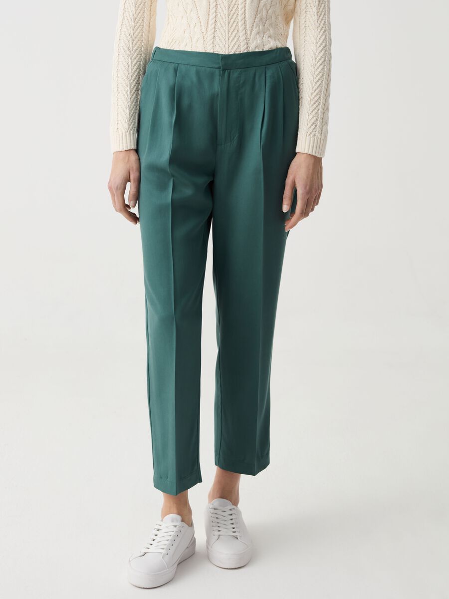 Cropped cigarette trousers with darts_1
