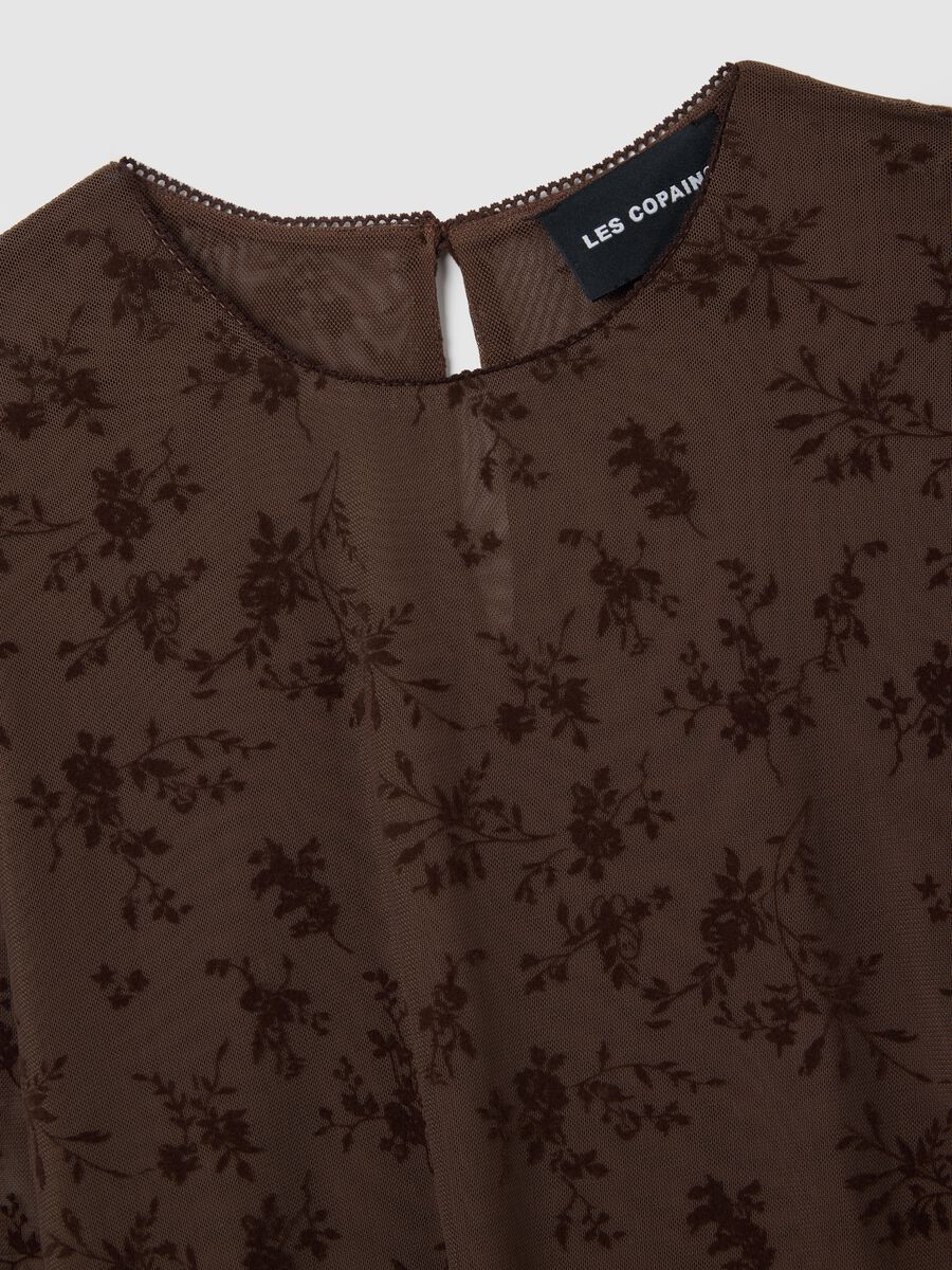 Brown T-shirt with floral patterns_5