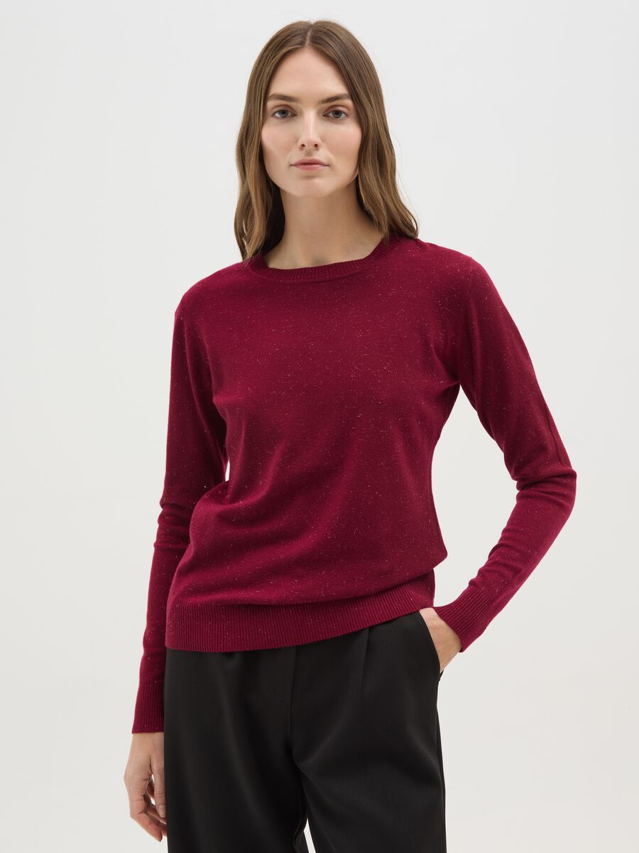Burgundy sweater with round neckline_0