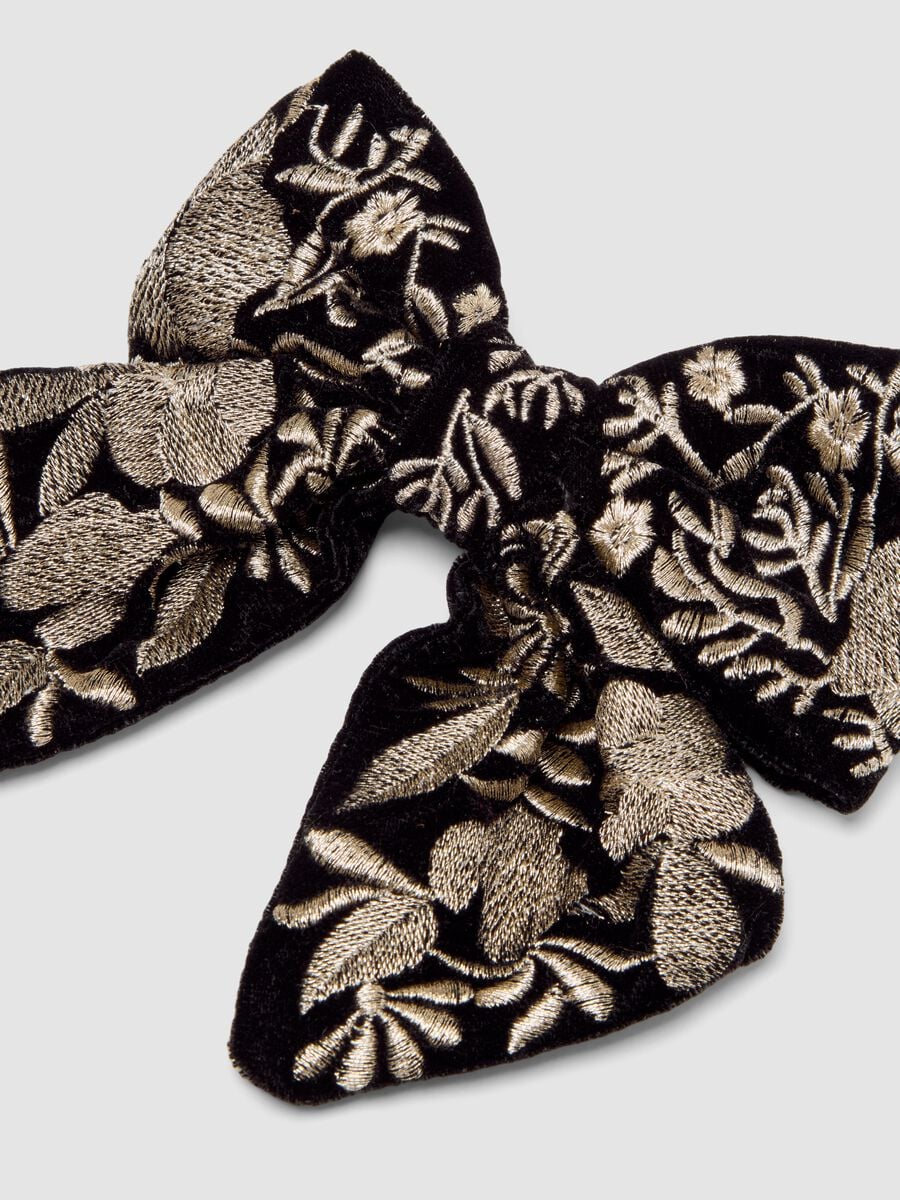 Fermaglio nero con fiocco ricamato floreale_2