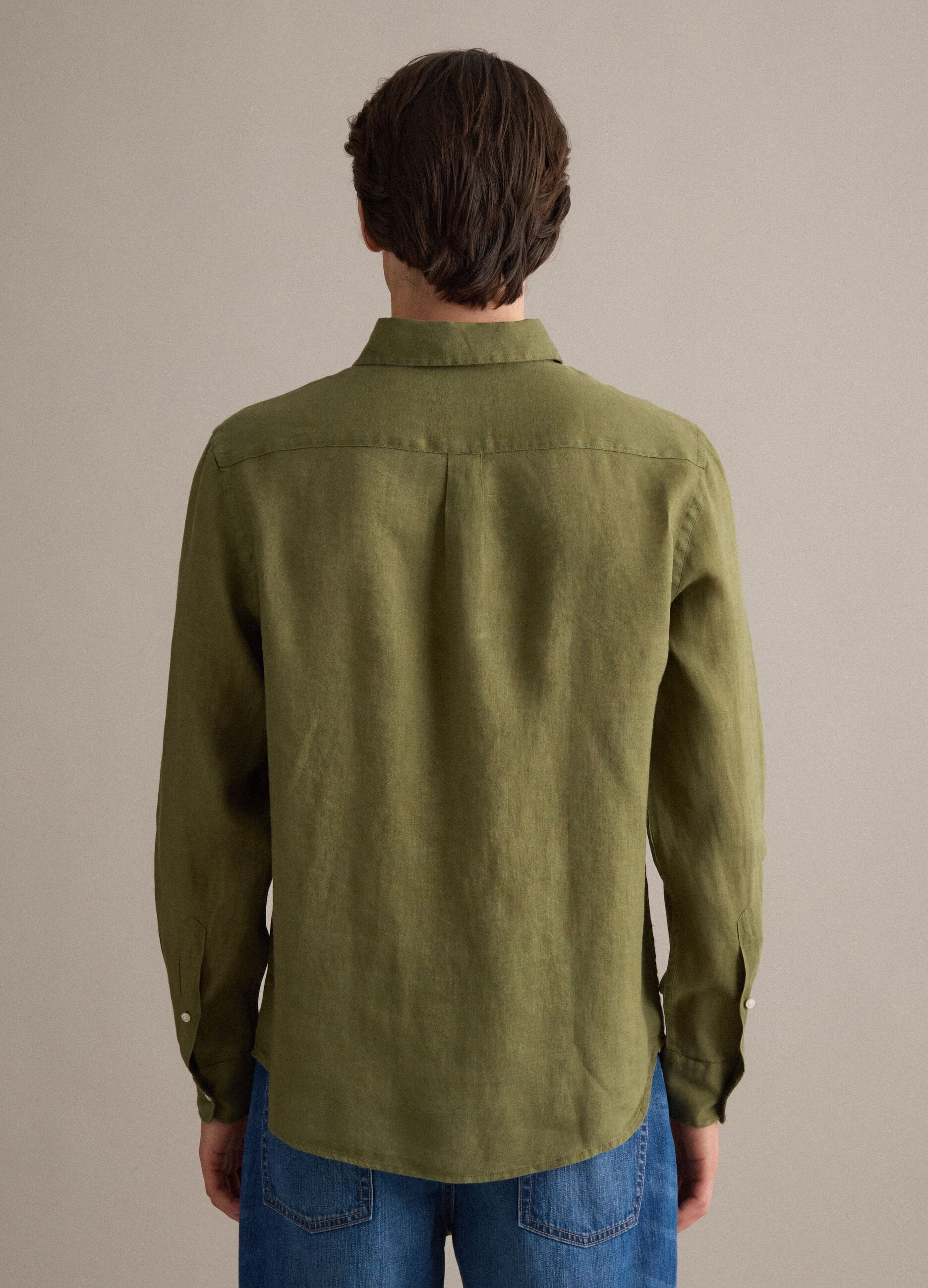 Green pure linen shirt with button-down collar, regular fit
