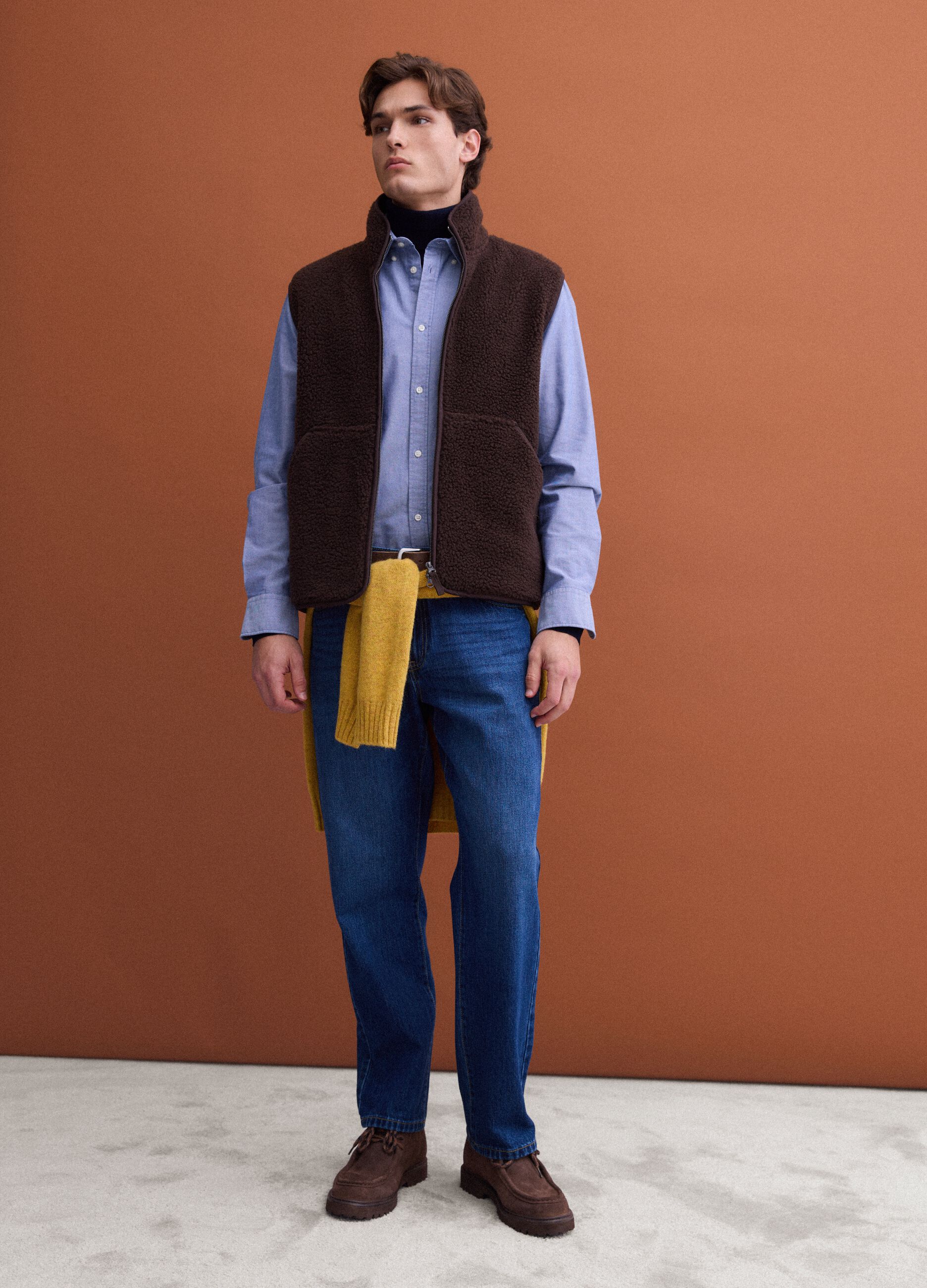 Brown regular-fit gilet with teddy-effect fabric