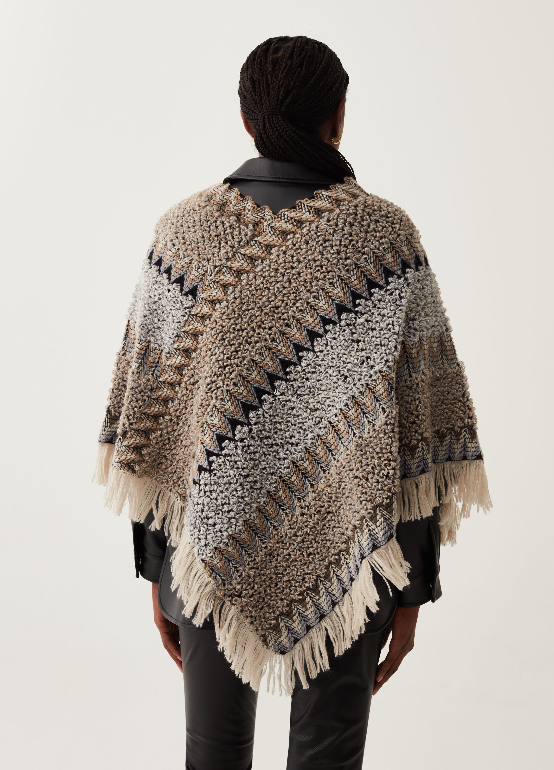 Poncho effetto boucle con motivo etnico_2