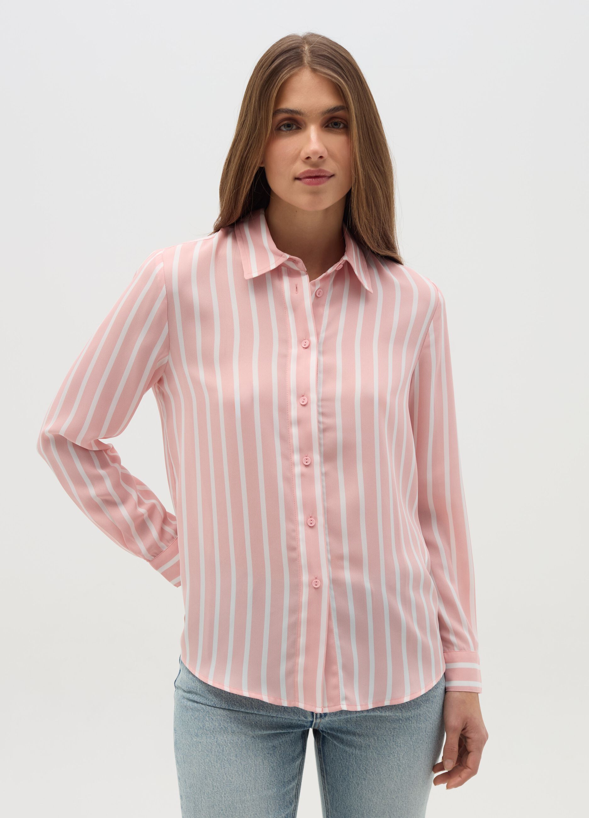 Shirt with all-over print.